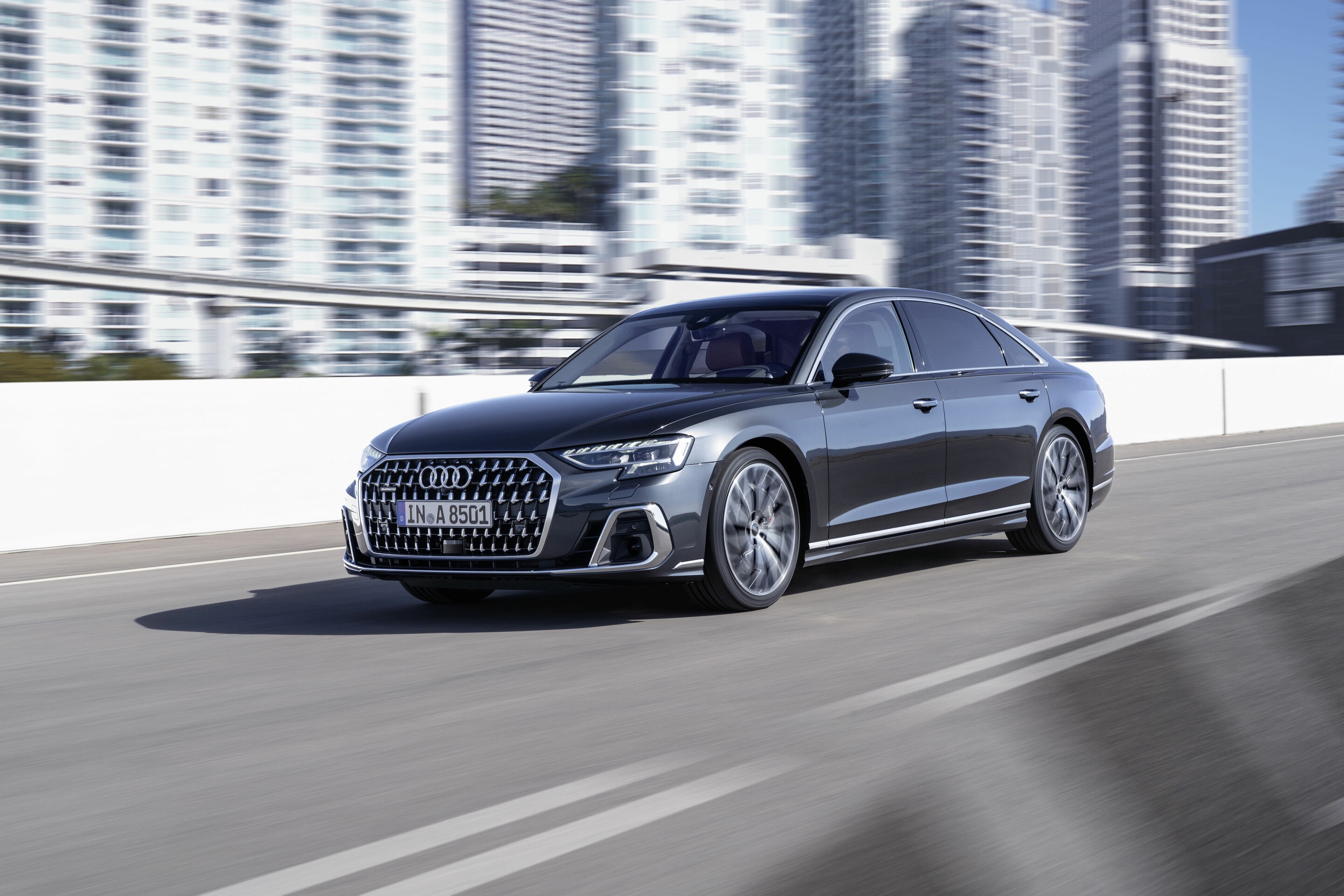 Audi A8 L - Fahraufnahme;
Farbe: Manhattangrau