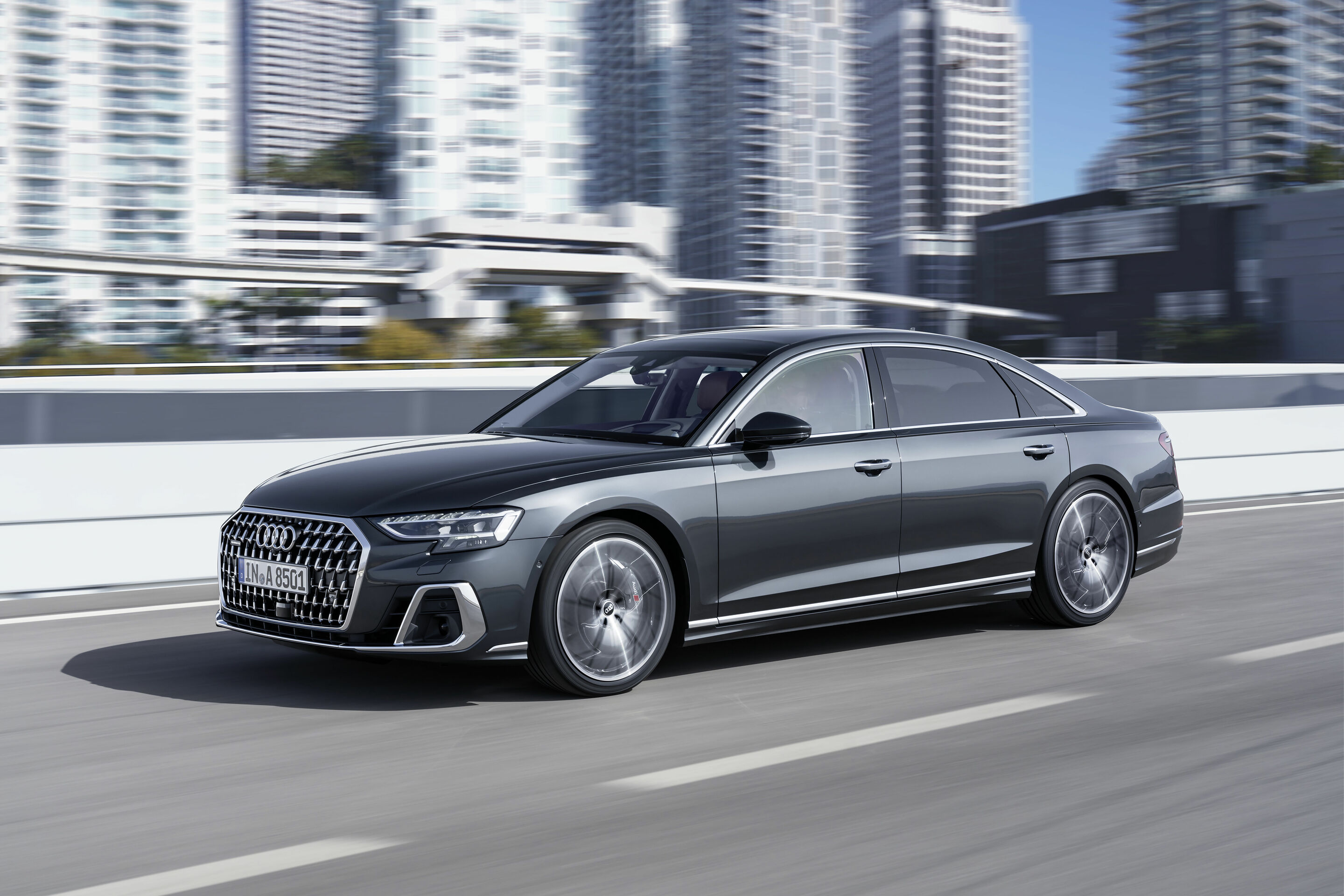 Audi A8 L - Fahraufnahme;
Farbe: Manhattangrau