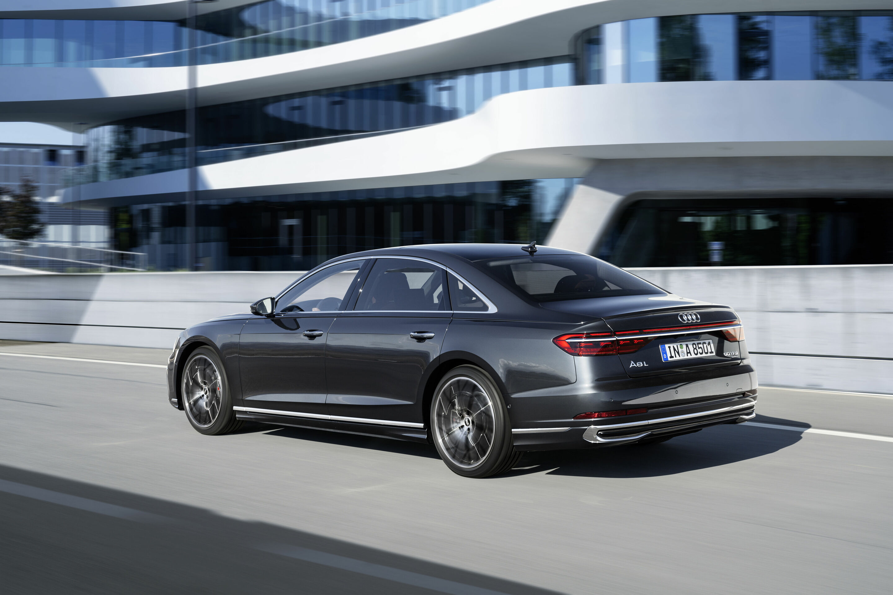 Audi A8 L - Dynamic photo;
Color: Manhattan grey