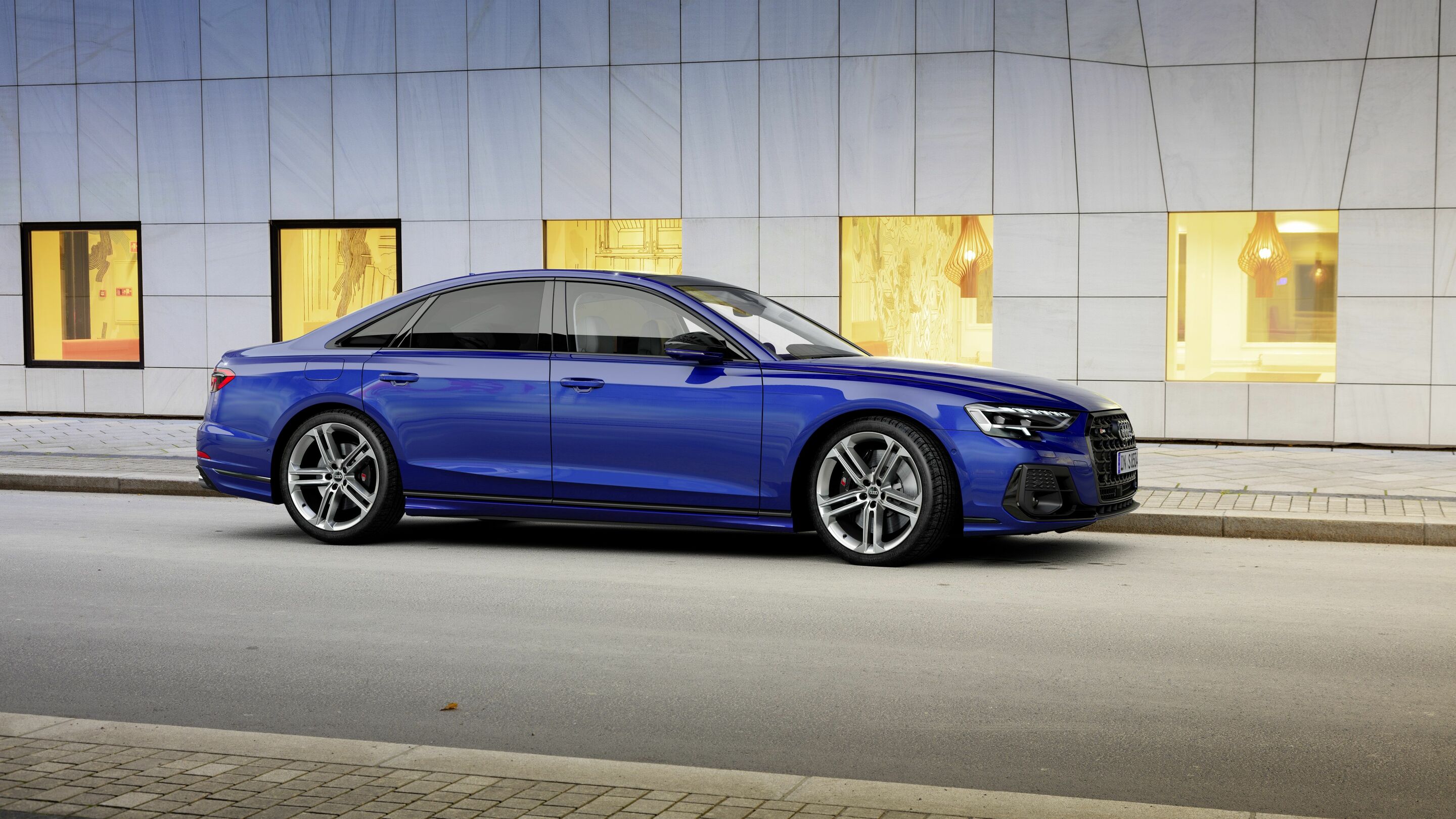 Audi S8 - Standaufnahme;
Farbe: Ultrablau