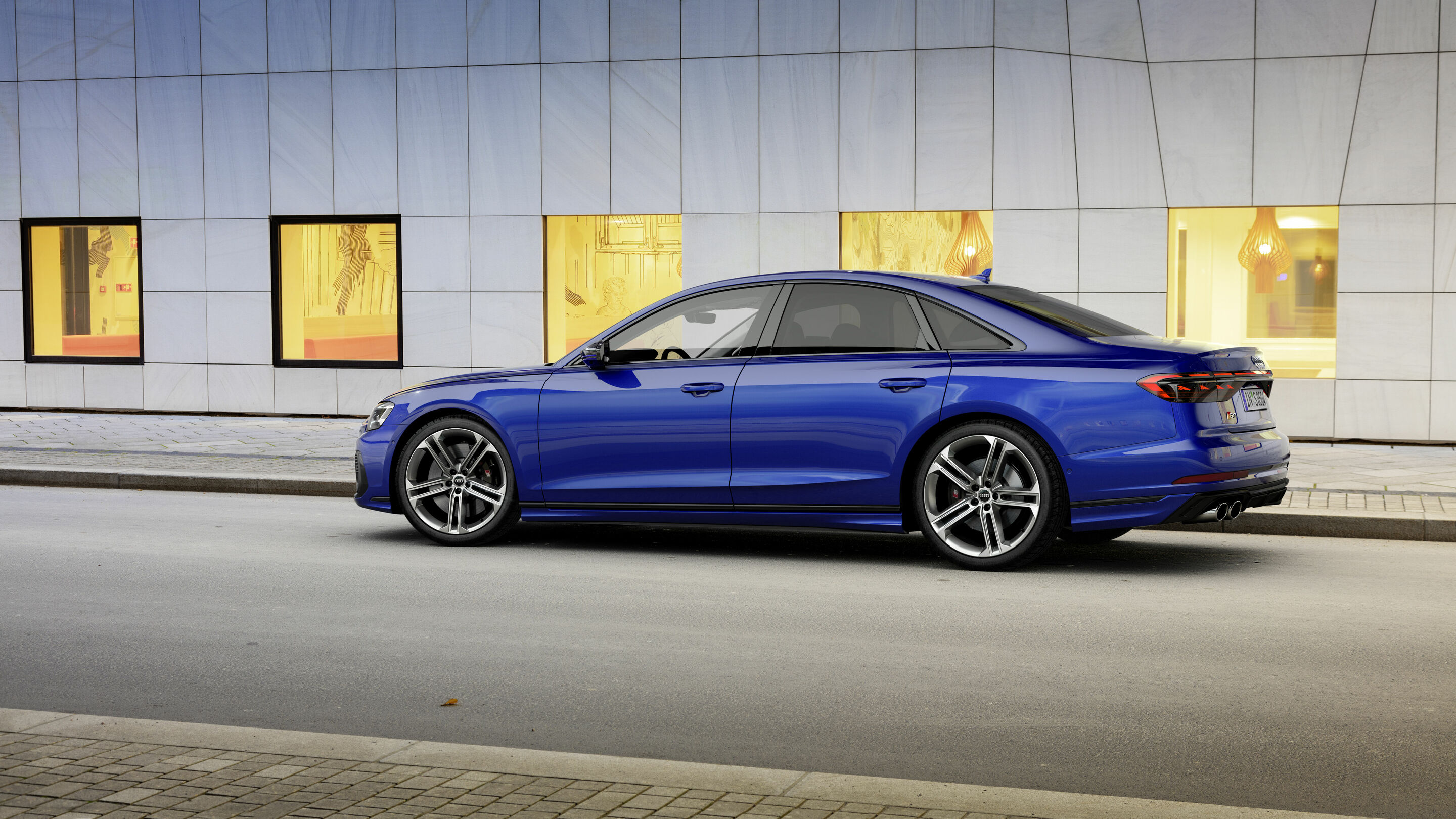 Audi S8 - Standaufnahme;
Farbe: Ultrablau