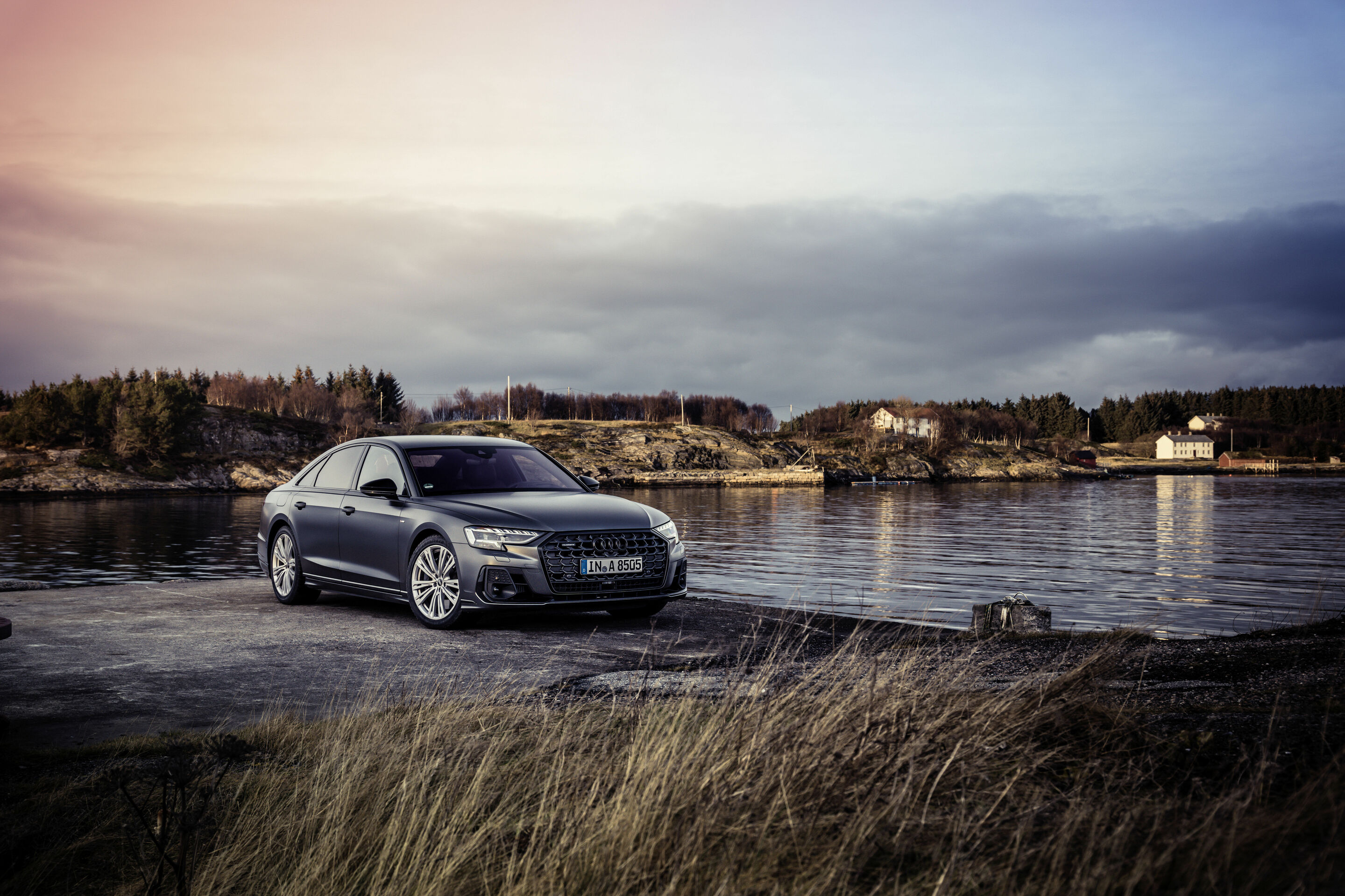 Audi A8 - Standaufnahme
Farbe: Daytonagrau Matteffekt