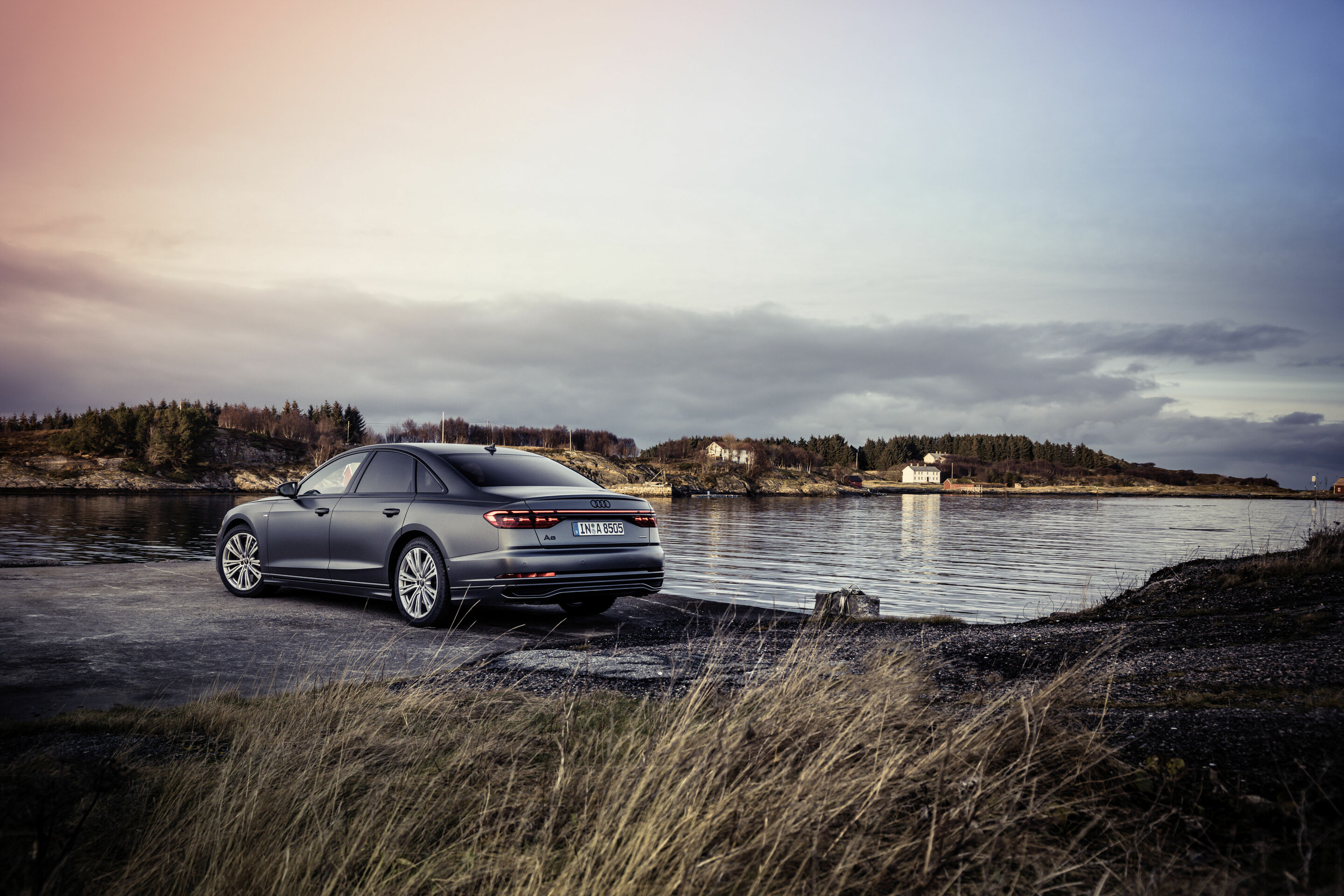 Audi A8 - Standaufnahme
Farbe: Daytonagrau Matteffekt