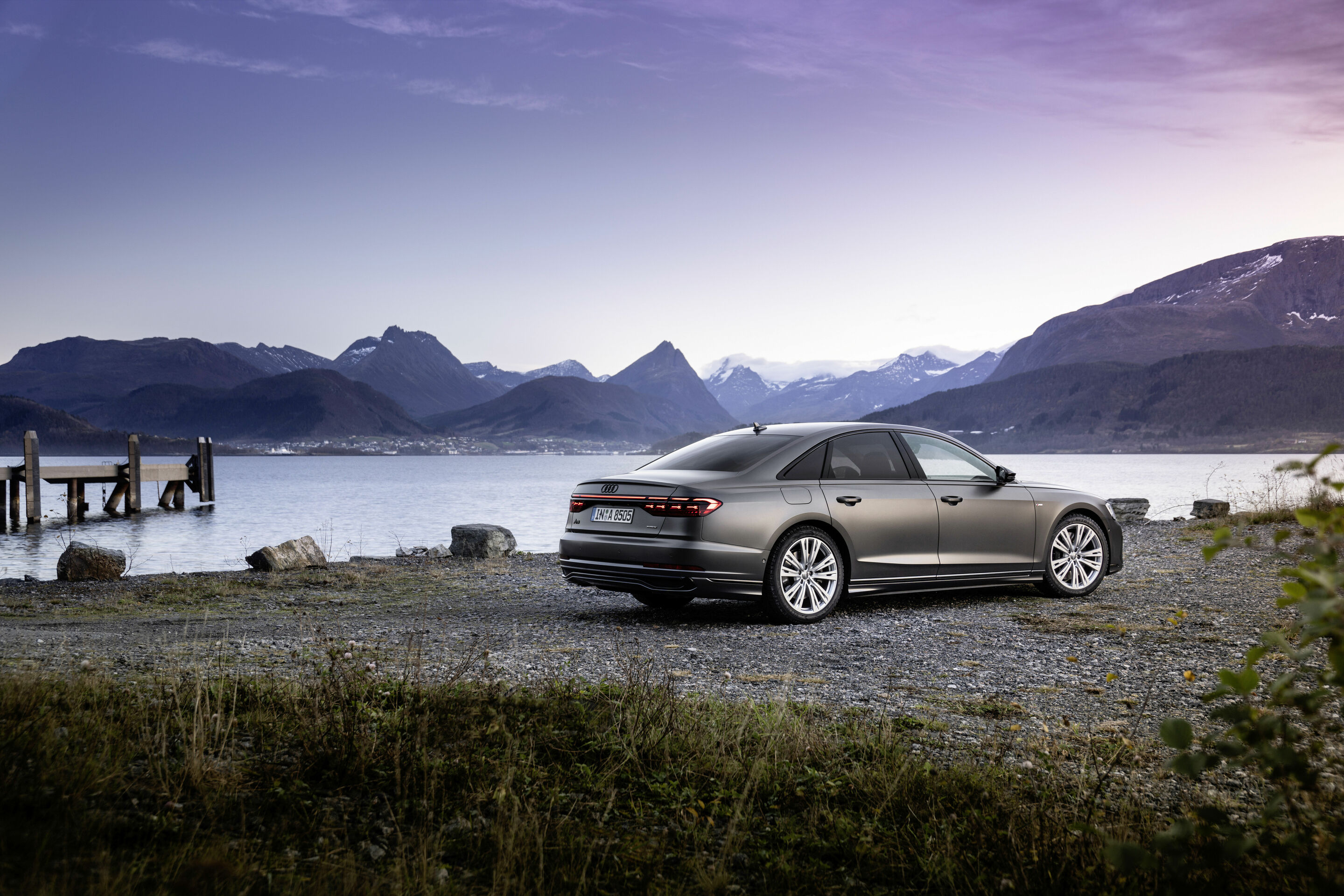 Audi A8 - Standaufnahme
Farbe: Daytonagrau Matteffekt