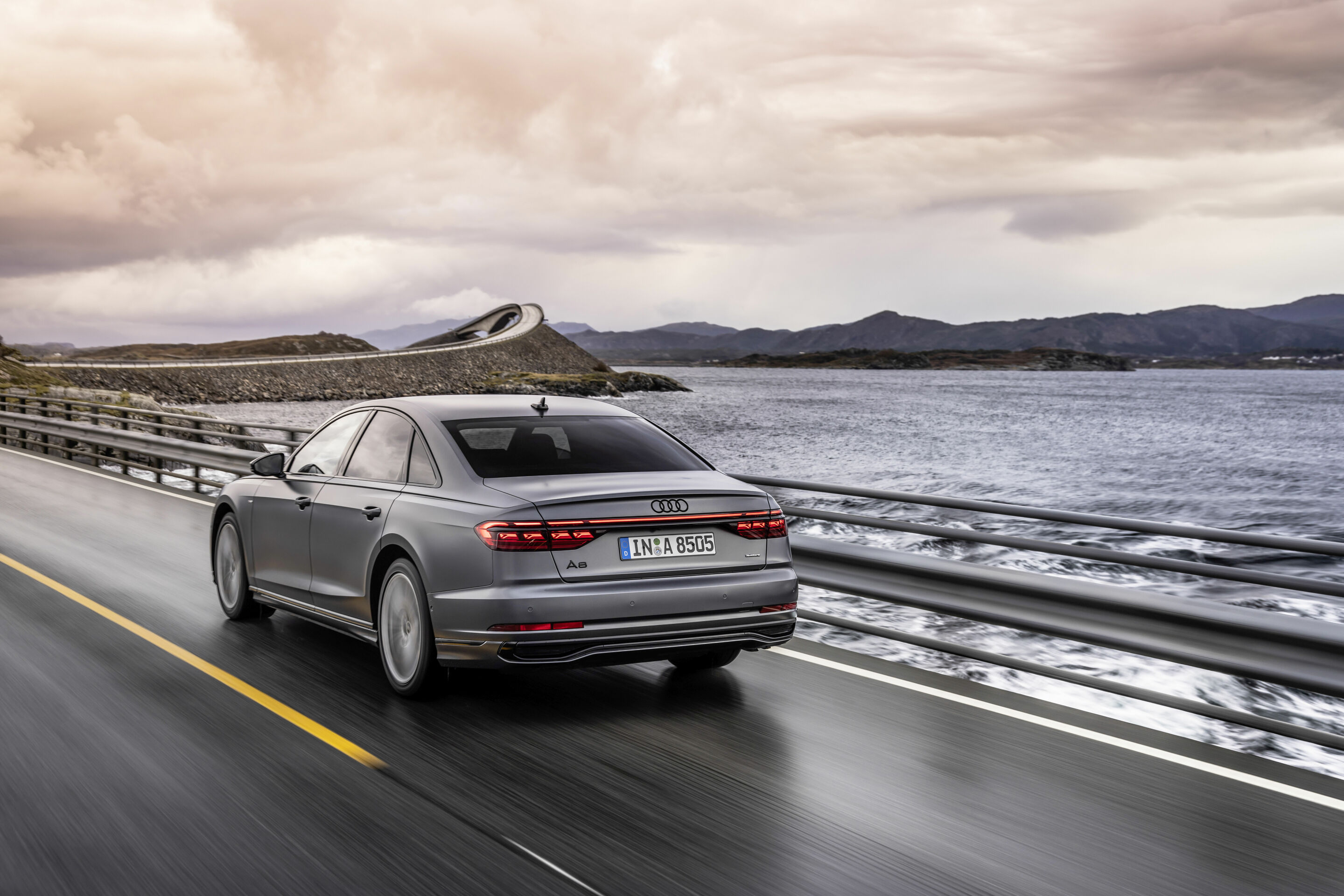 Audi A8 - Dynamic Photo,
Color: Daytona grey matt effect