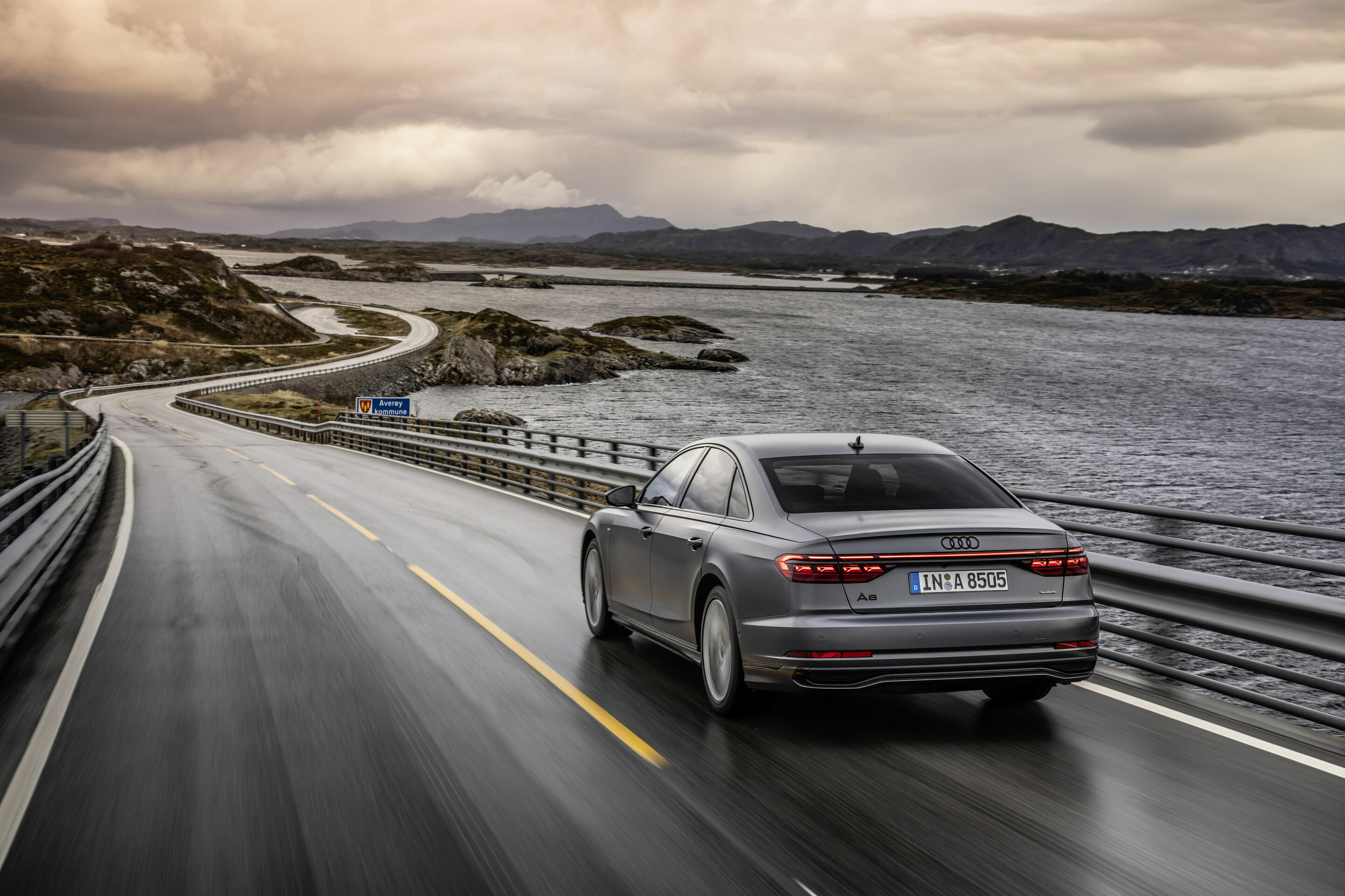 Audi A8 - Fahraufnahme,
Farbe: Daytonagrau Matteffekt