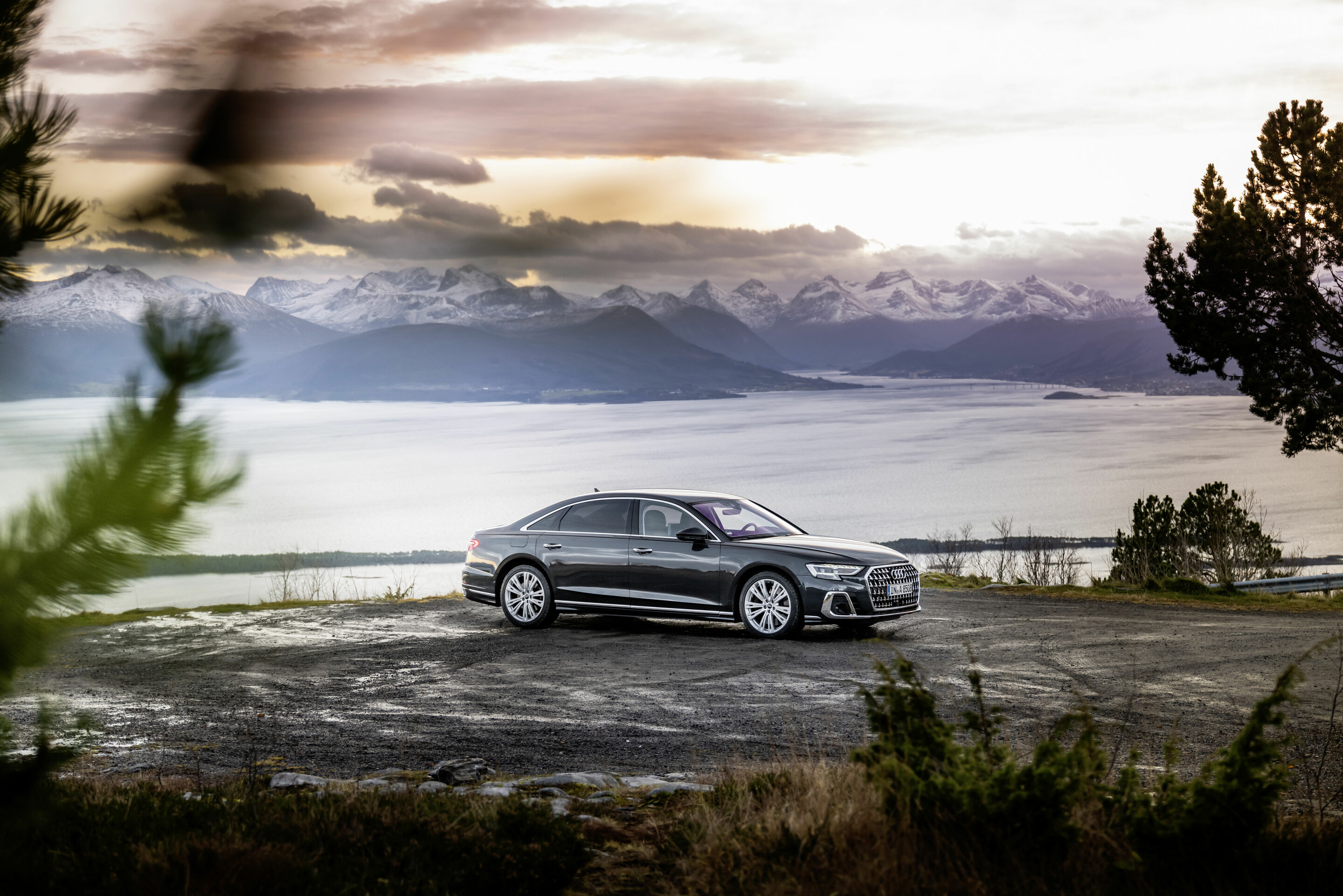 Audi A8 L - Fahraufnahme,
Farbe: Manhattan grau
