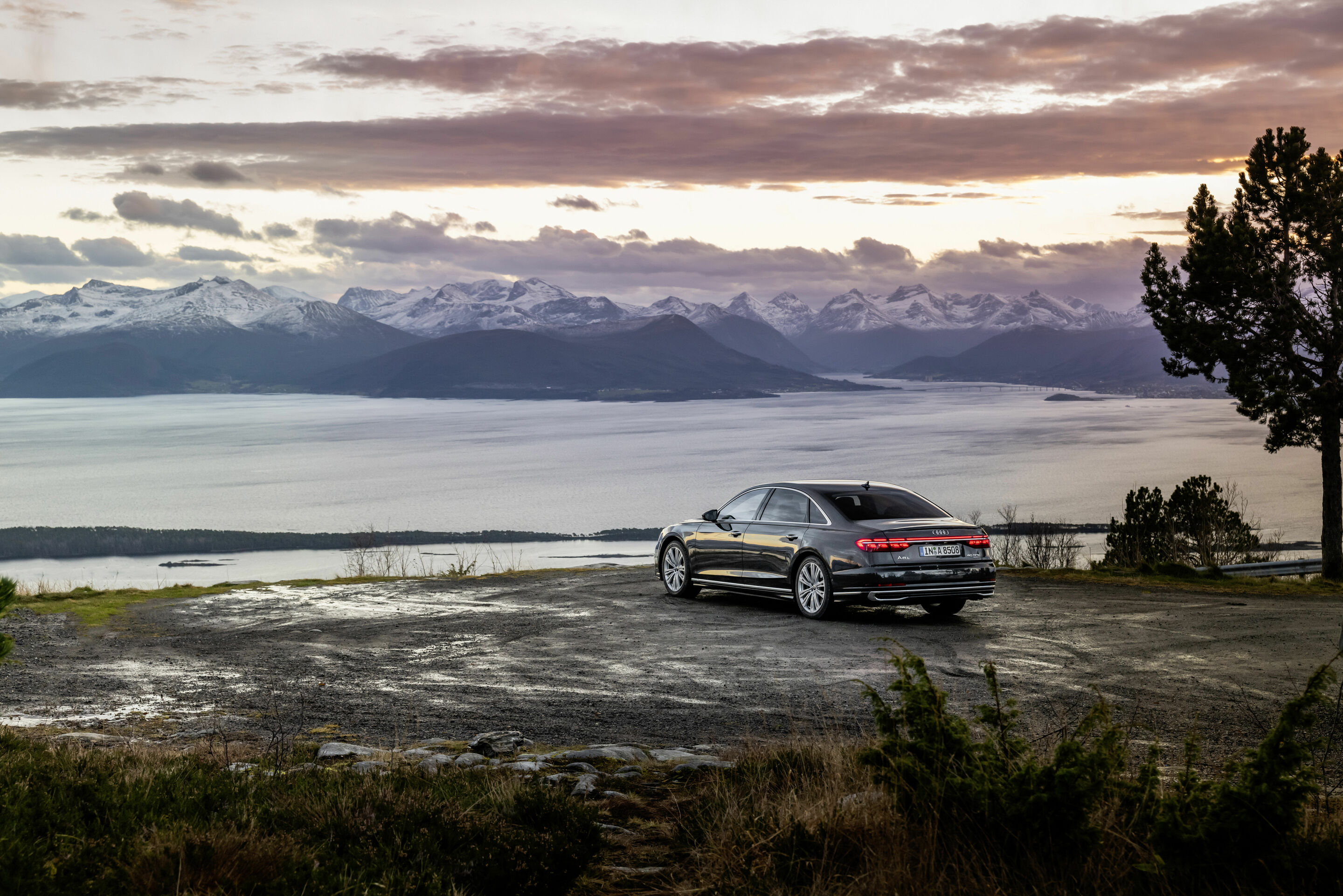 Audi A8 L - Standaufnahme,
Farbe: Manhattan grau