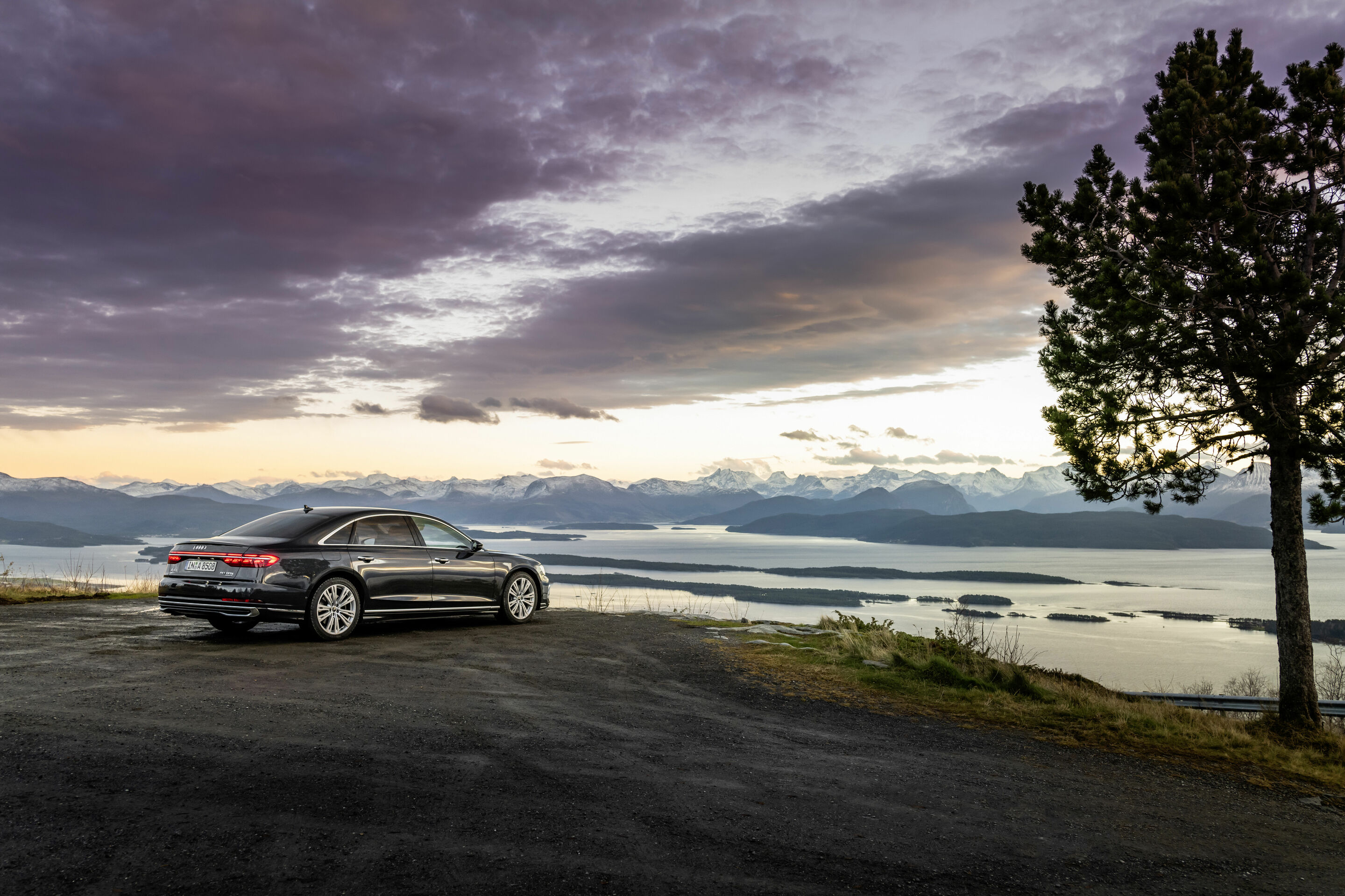 Audi A8 L - Standaufnahme,
Farbe: Manhattan grau