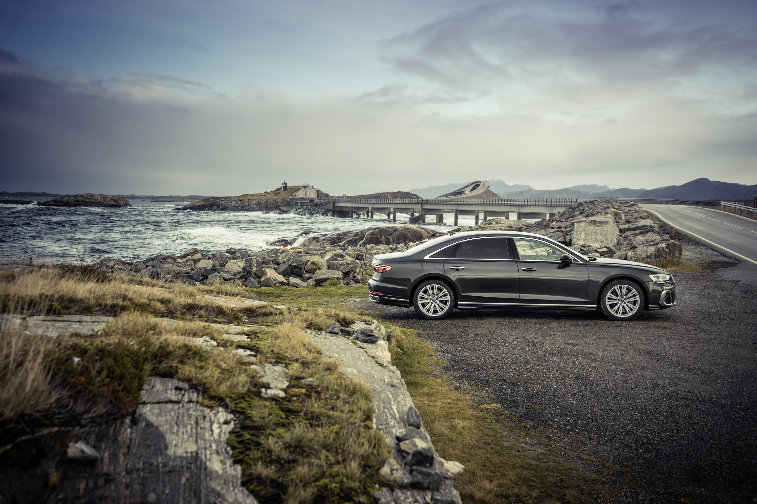Audi A8 L - Static Photo,
Color: Manhattan grey