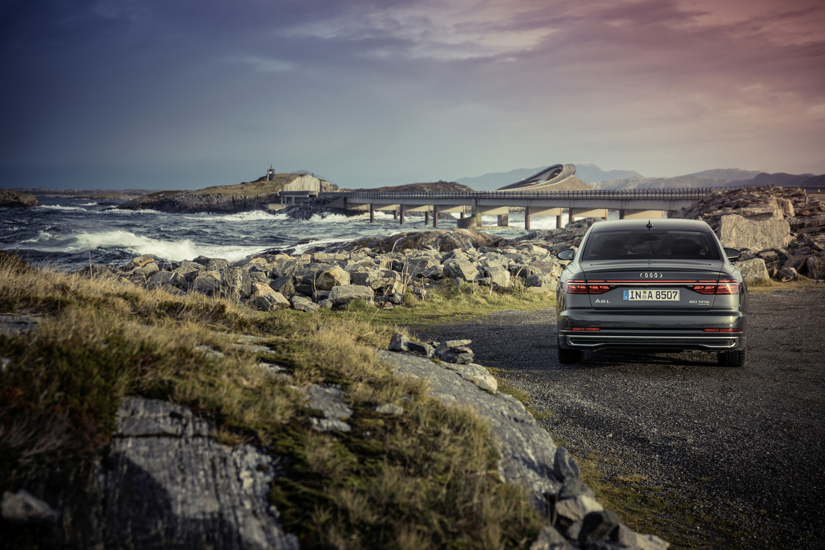 Audi A8 L - Static Photo,
Color: Manhattan grey