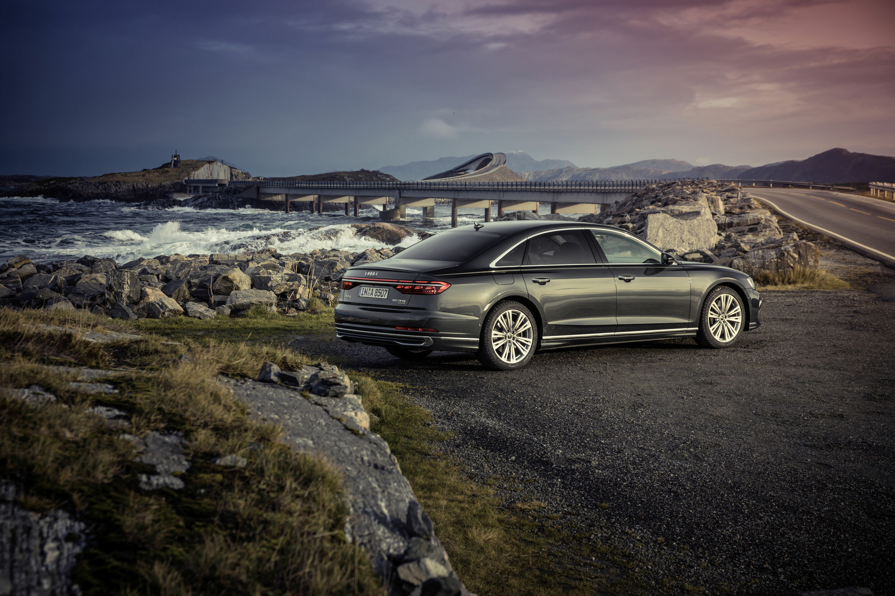 Audi A8 L - Static Photo,
Color: Manhattan grey