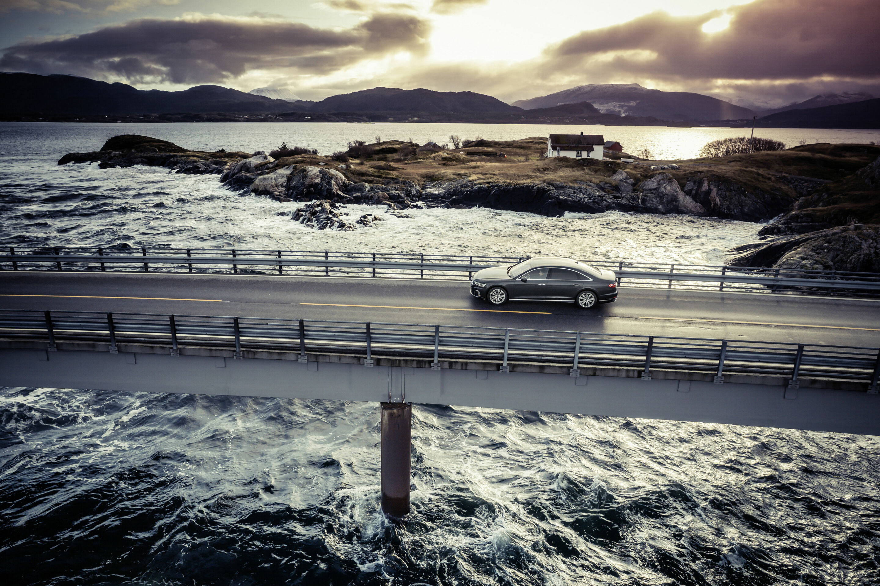 Audi A8 L - Fahraufnahme,
Farbe: Manhattan grau