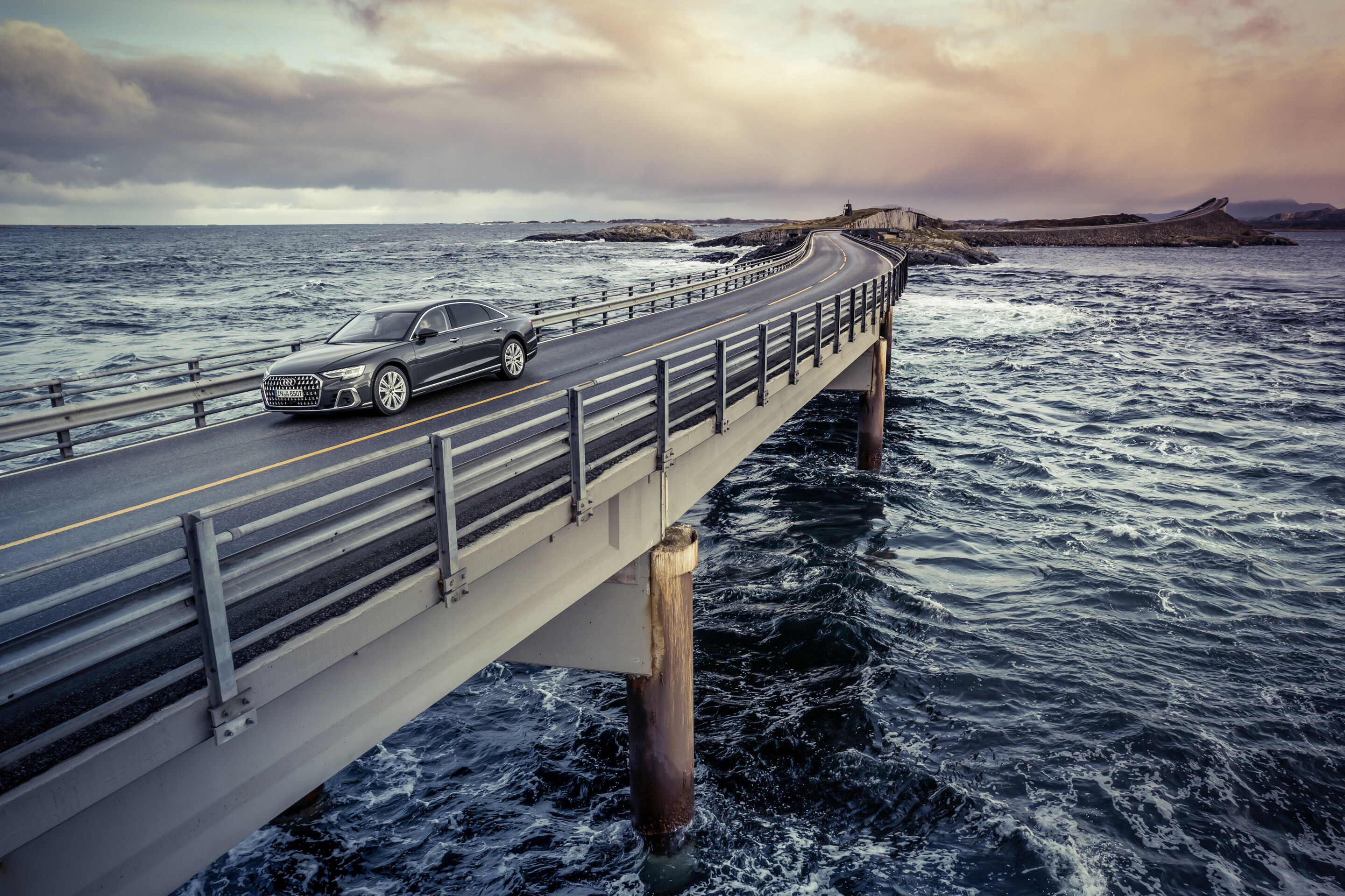 Audi A8 L - Fahraufnahme,
Farbe: Manhattan grau