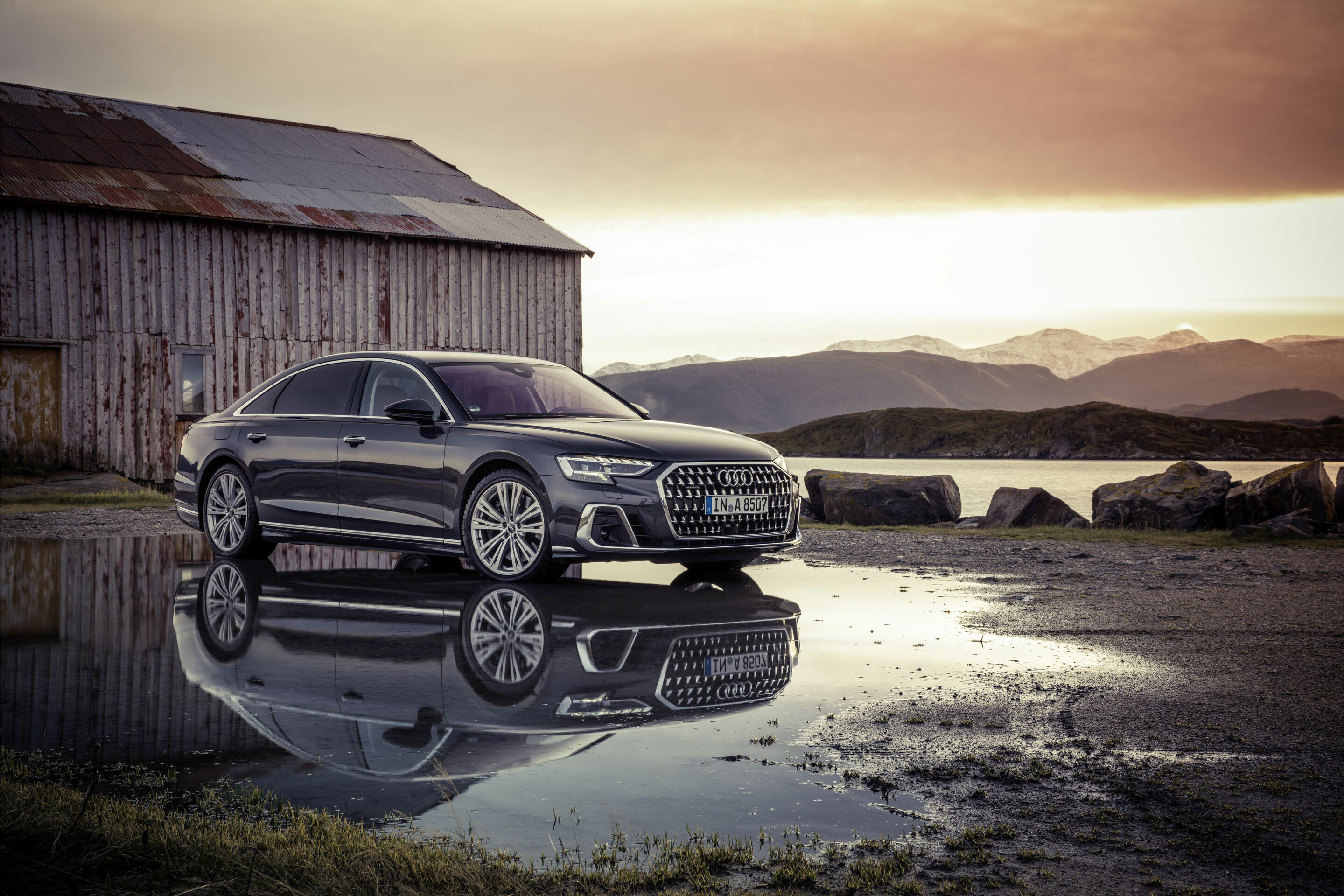 Audi A8 L - Static Photo,
Color: Manhattan grey