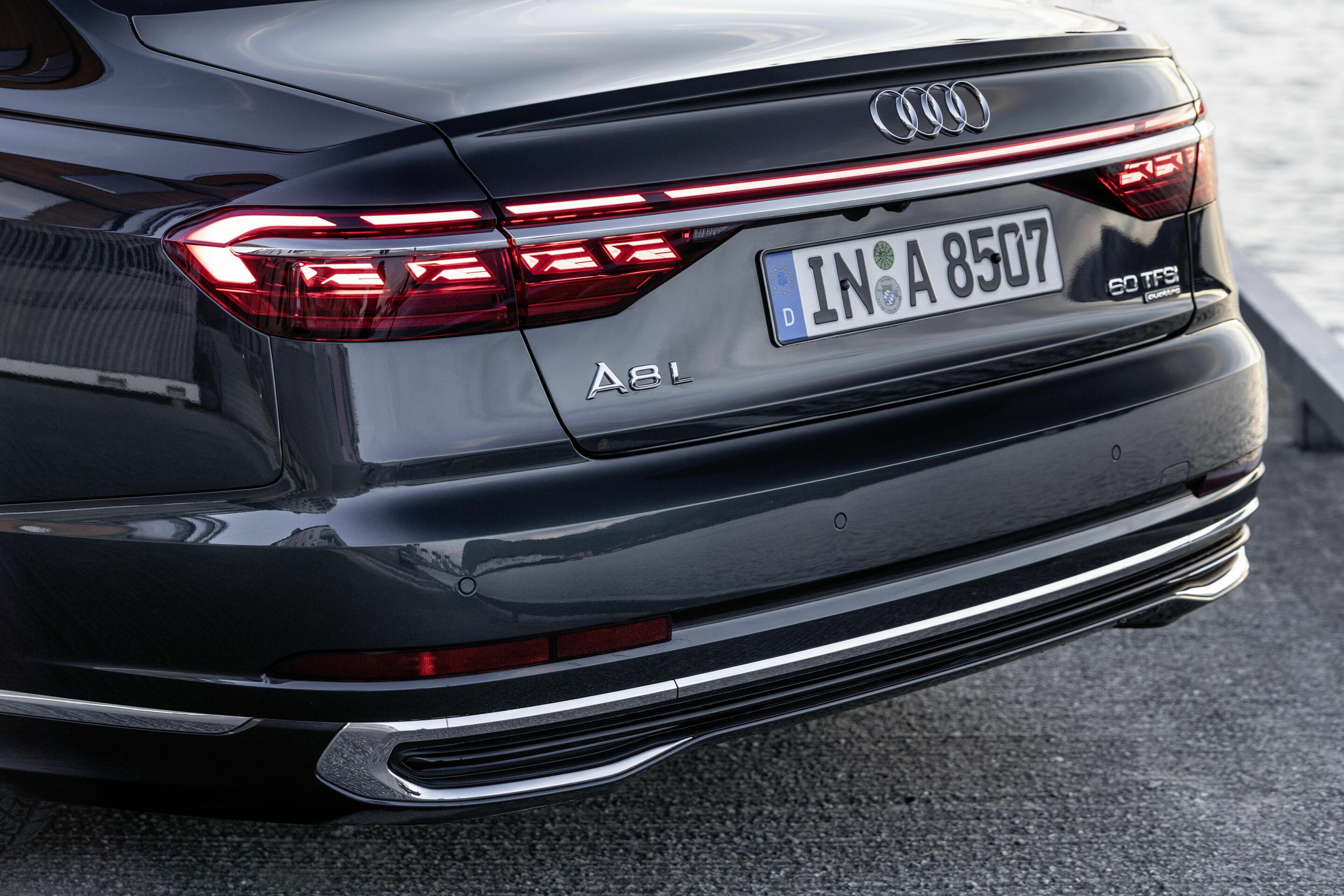 Audi A8 L - Detail,
Farbe: Manhattan grau