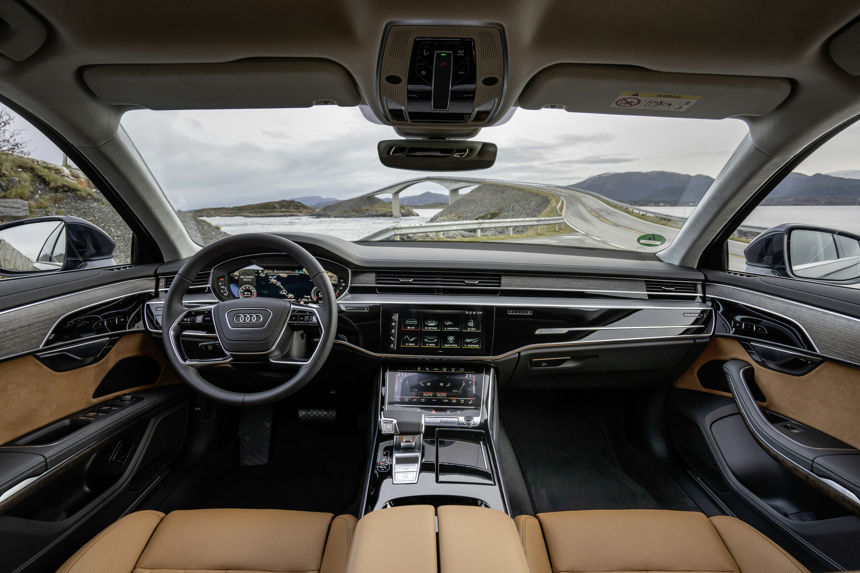 Audi A8 L - Cockpit,
Color: Manhattan grey