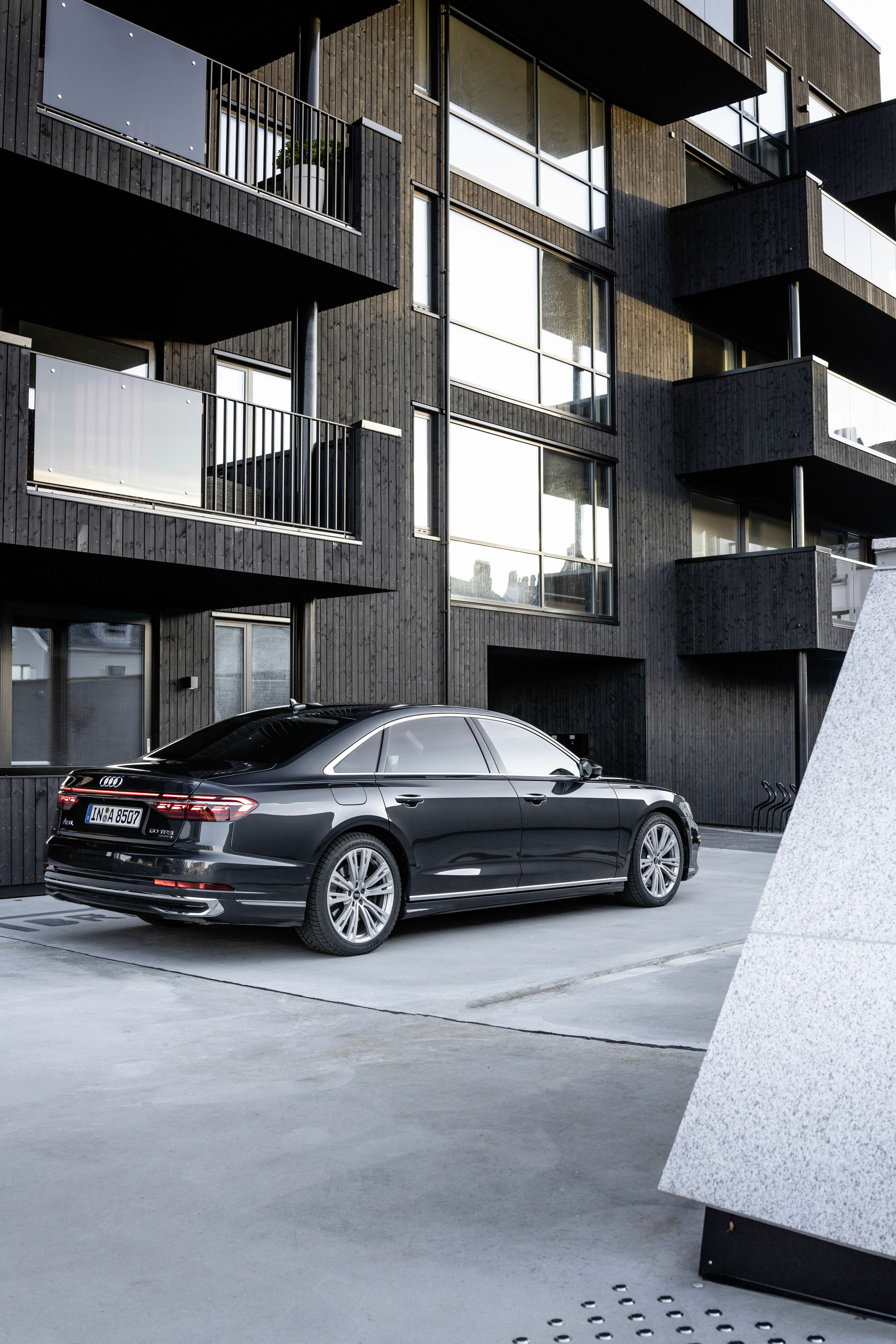 Audi A8 L - Static Photo,
Color: Manhattan grey