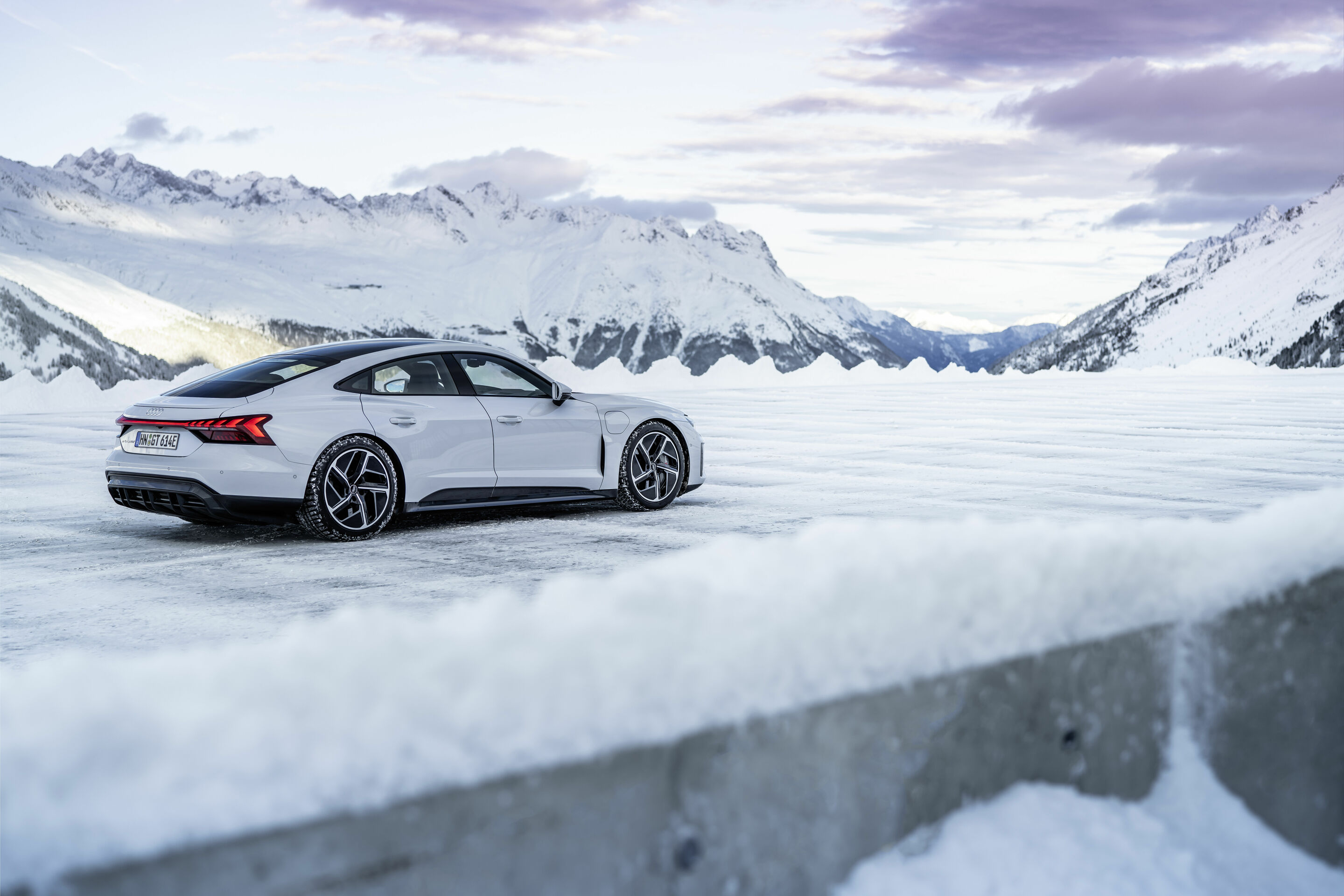 Audi e-tron GT quattro - Standaufnahme,
Farbe: Suzukagrau
