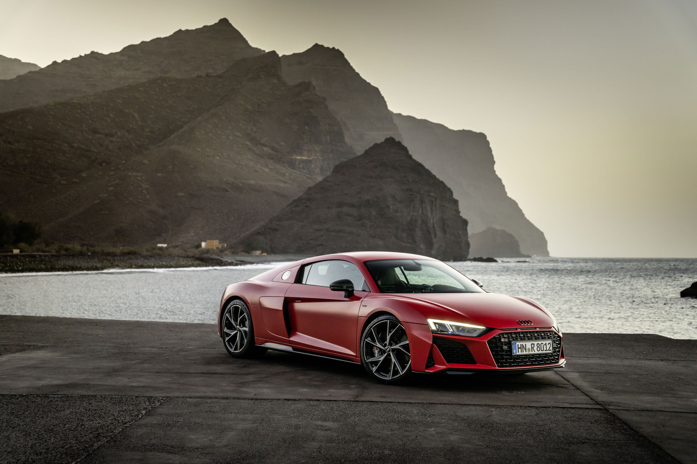 Audi R8 Coupé V10 performance RWD (until 2024) - Static photo;
Colour: Tango red