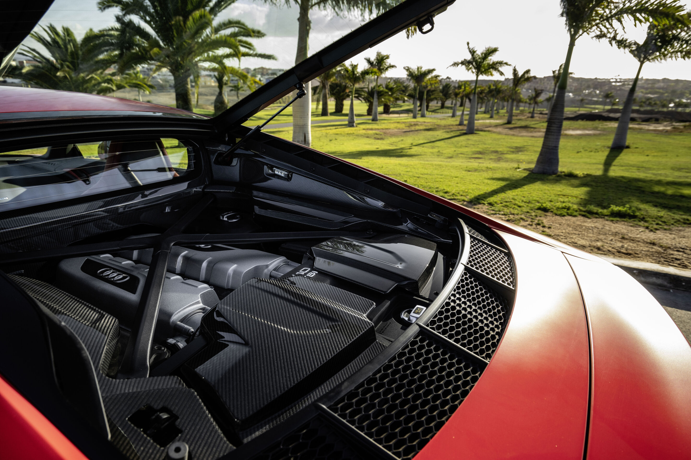 Audi R8 Coupé V10 performance RWD (until 2024) - Engine compartment