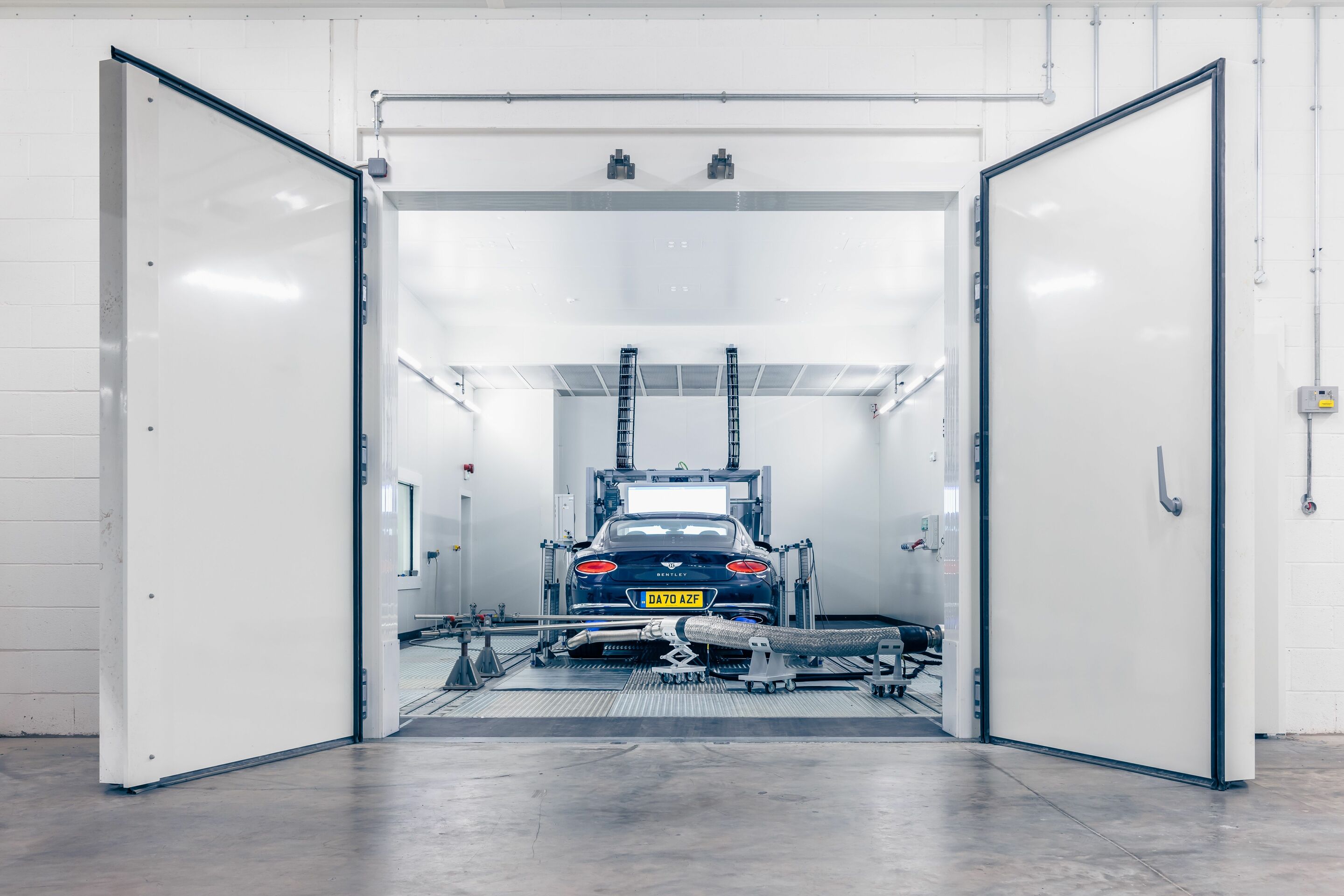 Bentley's Engineering Test Centre – Test Chamber - Bentley's Engineering Test Centre – Test Chamber