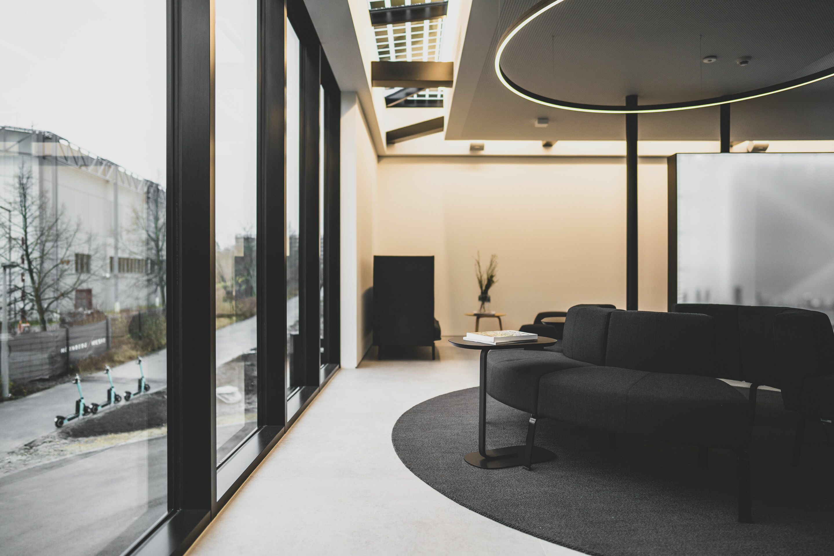 World first: start of the Audi charging hub as an urban quick-charing concept - Audi charging hub: lounge area