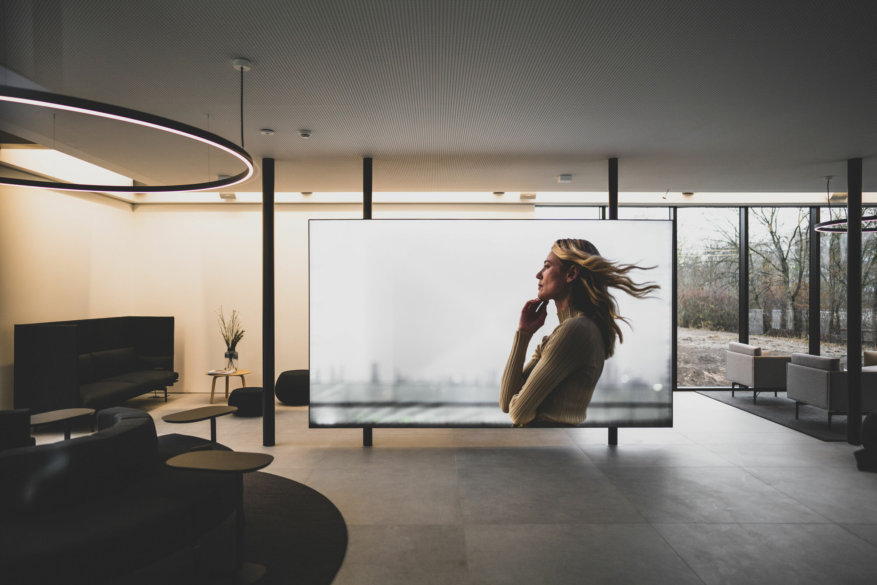 World first: start of the Audi charging hub as an urban quick-charing concept - Audi charging hub: lounge area