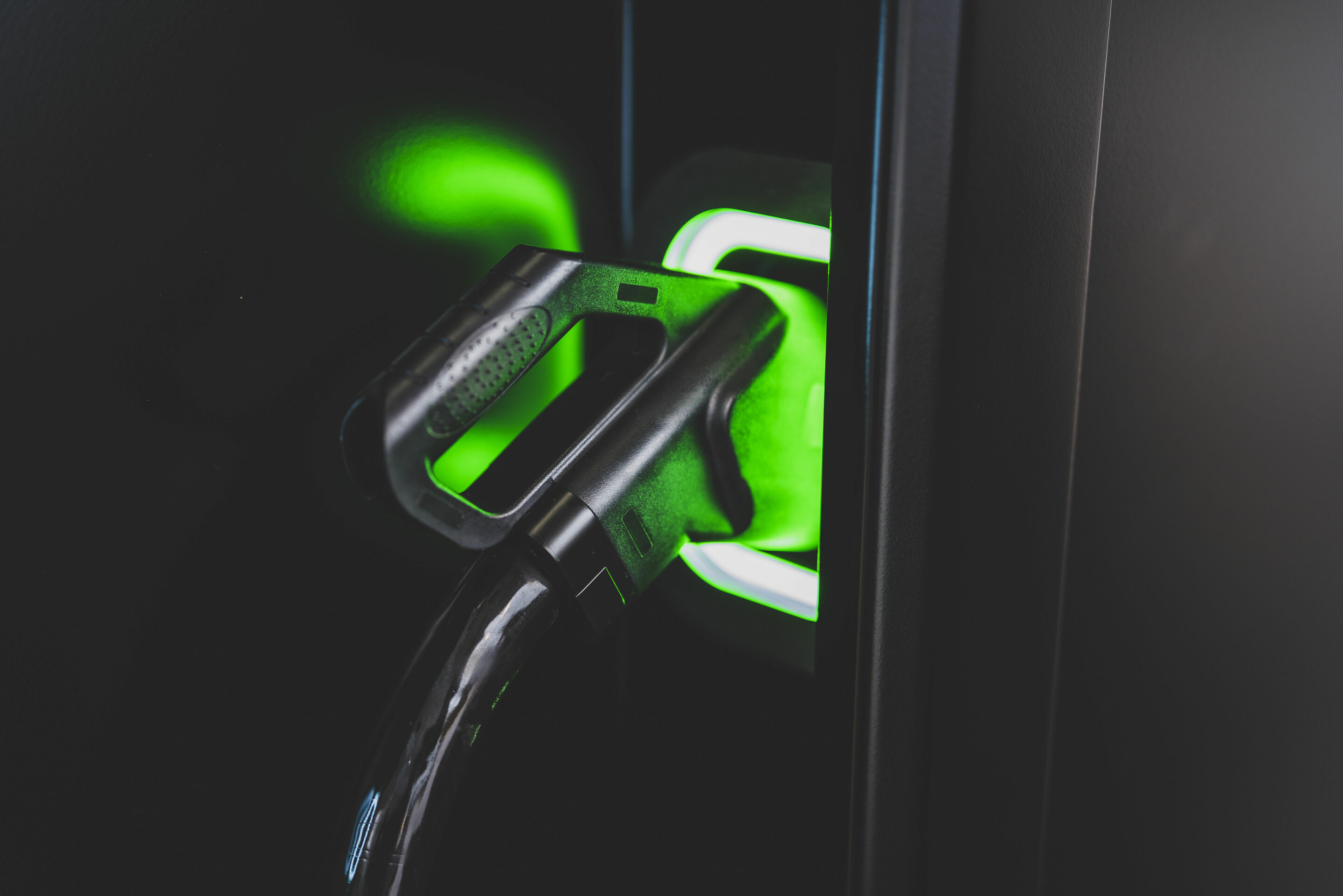 Weltneuheit: Start des Audi charging hub als städtisches Schnellladekonzept - Audi charging hub