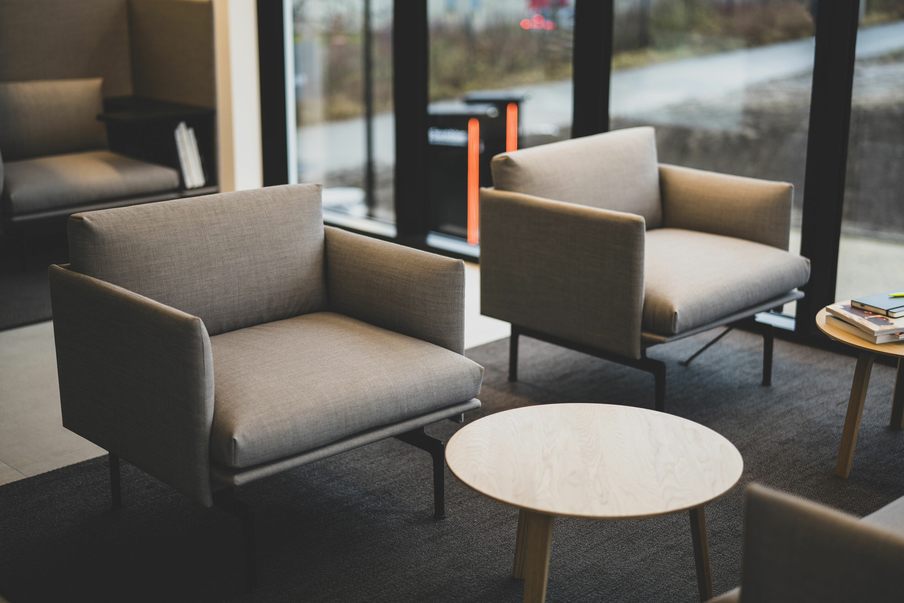 Weltneuheit: Start des Audi charging hub als städtisches Schnellladekonzept - Audi charging hub: Lounge