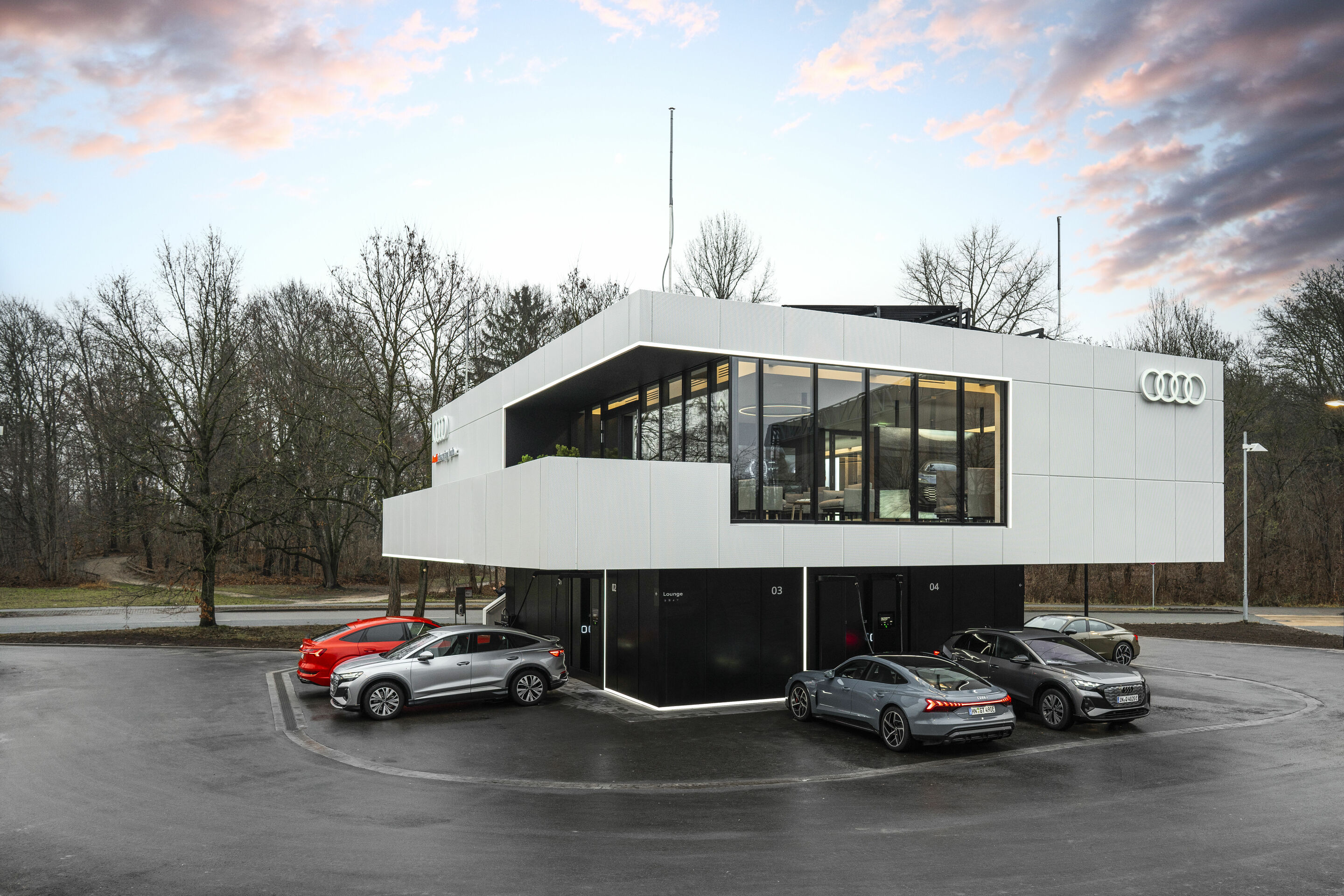 World first: start of the Audi charging hub as an urban quick-charing concept - Audi charging hub: lounge area