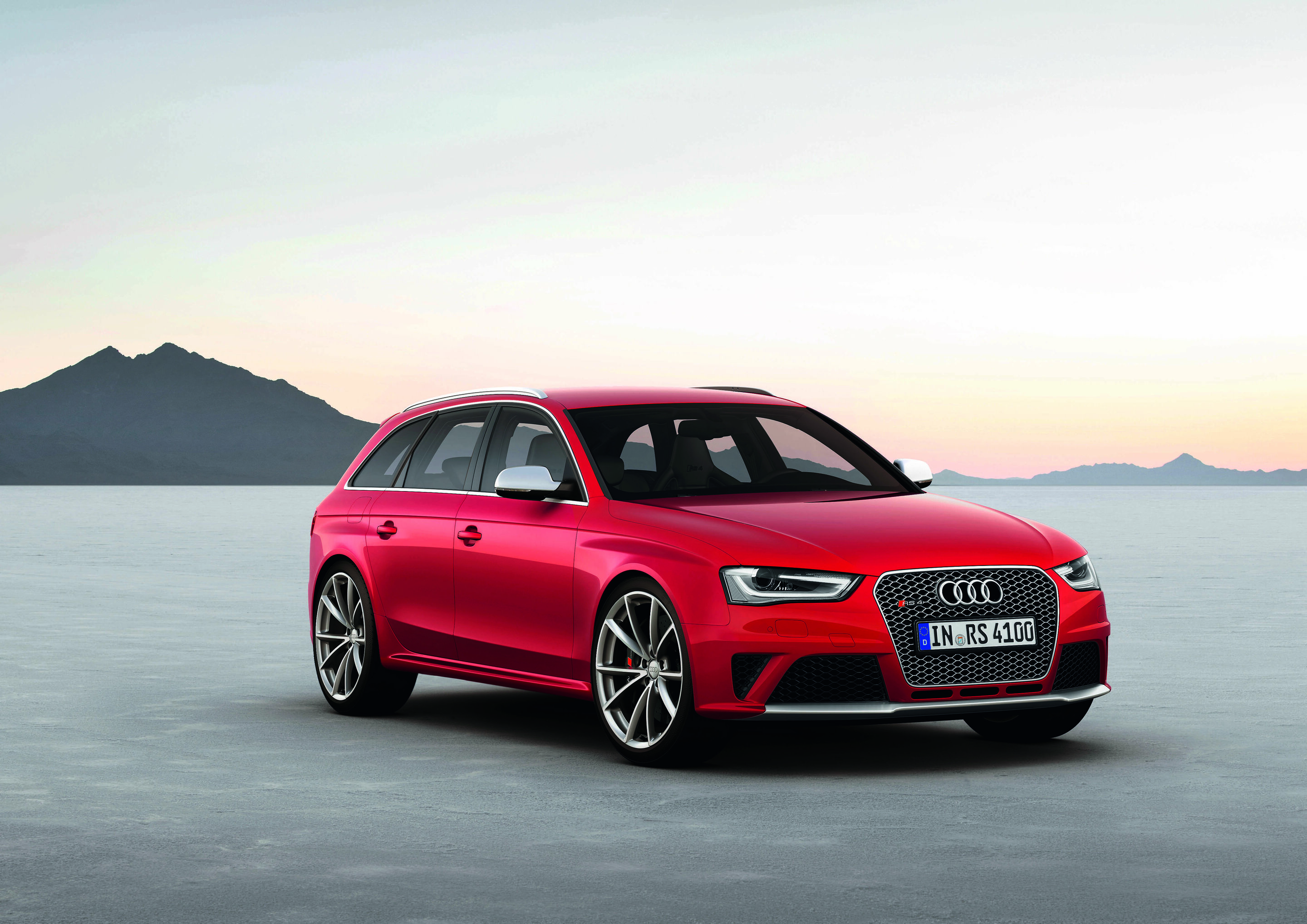 Audi RS 4 Avant - Farbe: Misanorot