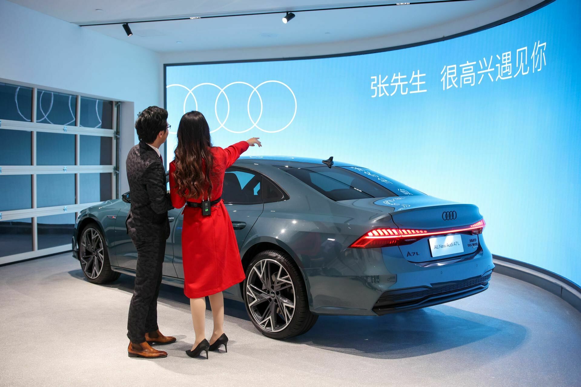 SAIC Audi opens the world’s largest Audi store in Shanghai - Sporty elegance: In January the new Audi A7 L 55 TFSI was delivered to purchasers in China.