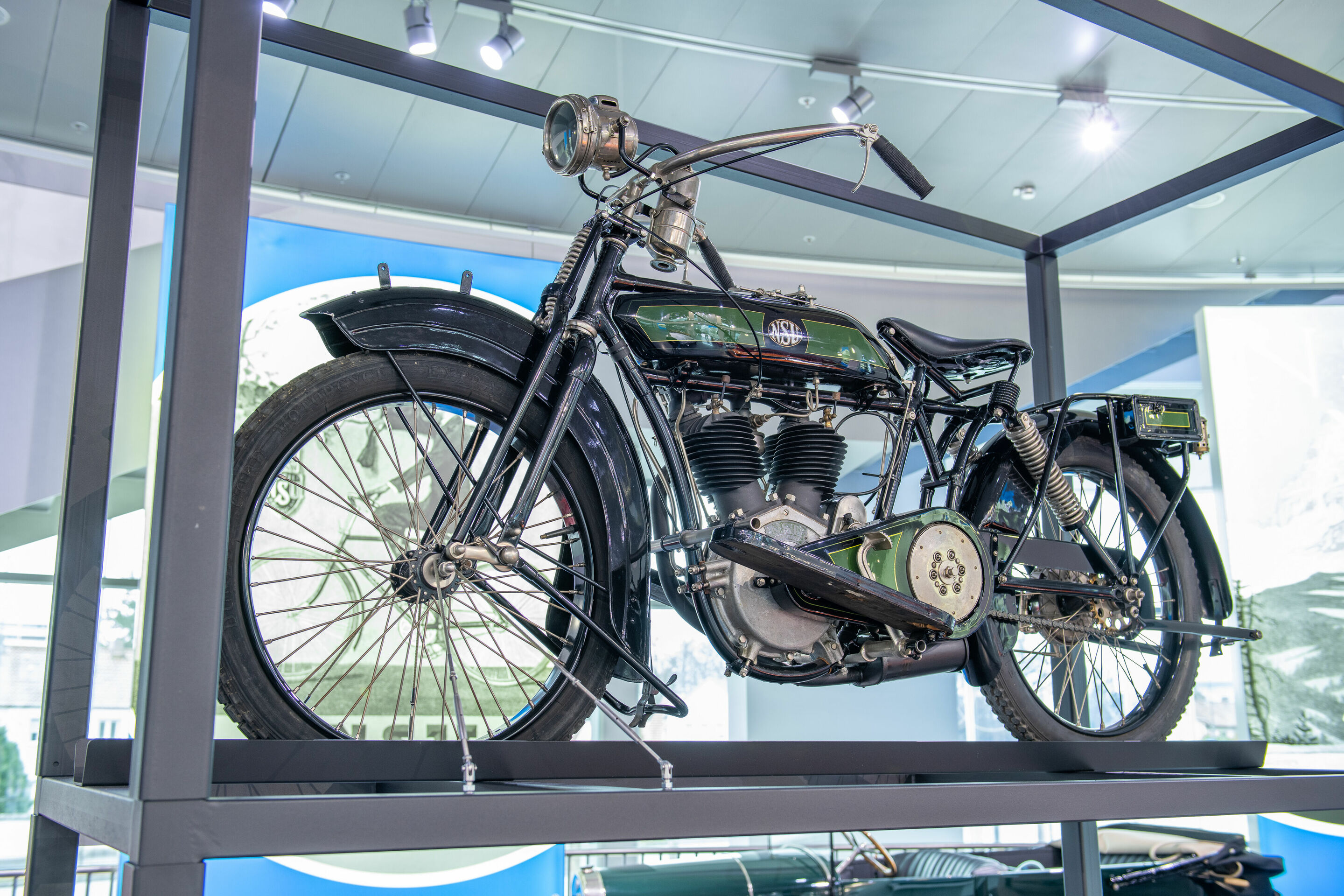 App ins Museum: Audi Tradition goes digital mit neuer Sonderausstellung „Der fünfte Ring“ - Exponat aus der neuen Sonderausstellung „Der fünfte Ring“ im Audi museum mobile: Das NSU 8 PS Zweizylinder-Motorrad galt zu seiner Bauzeit als das stärkste, schnellste...
