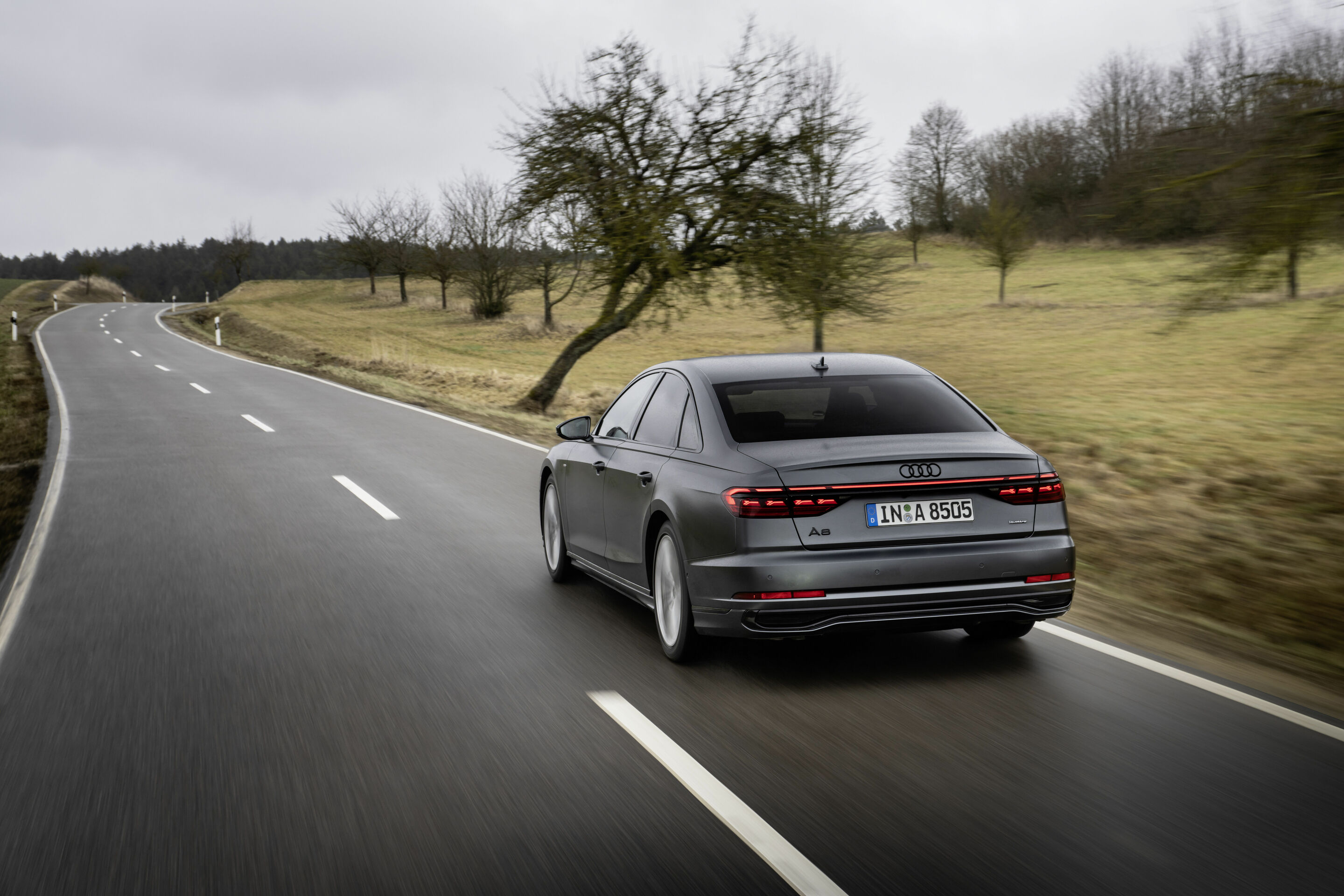 Audi A8 - Fahraufnahme,
Farbe: Daytonagrau Matteffekt