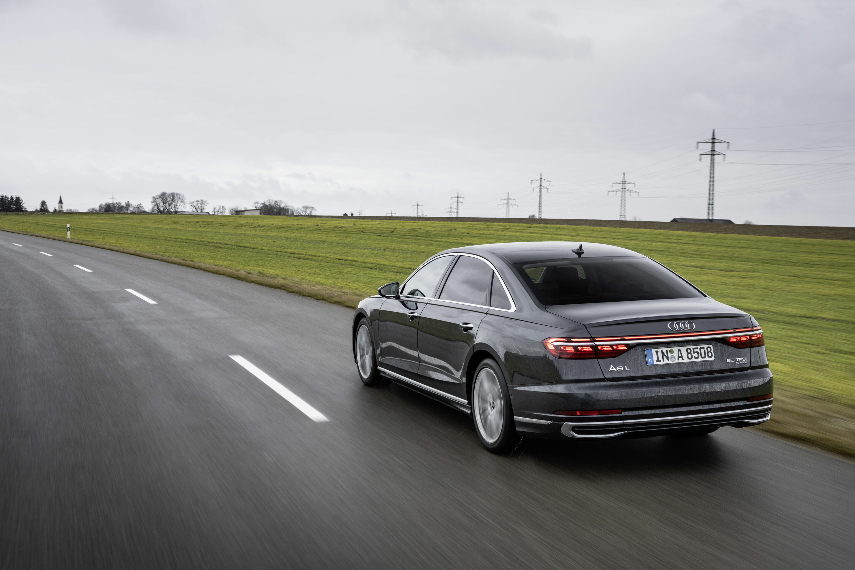Audi A8 L - Fahraufnahme,
Farbe: Manhattangrau