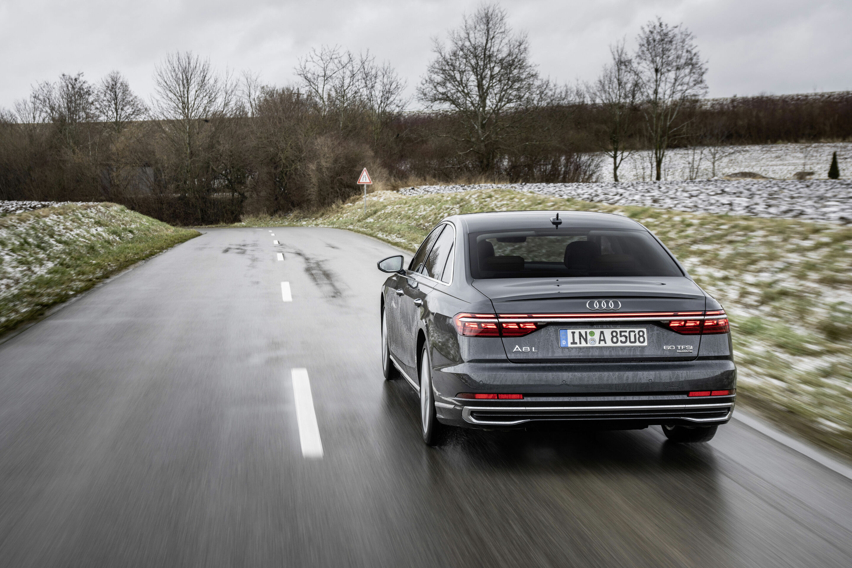 Audi A8 L - Fahraufnahme,
Farbe: Manhattangrau