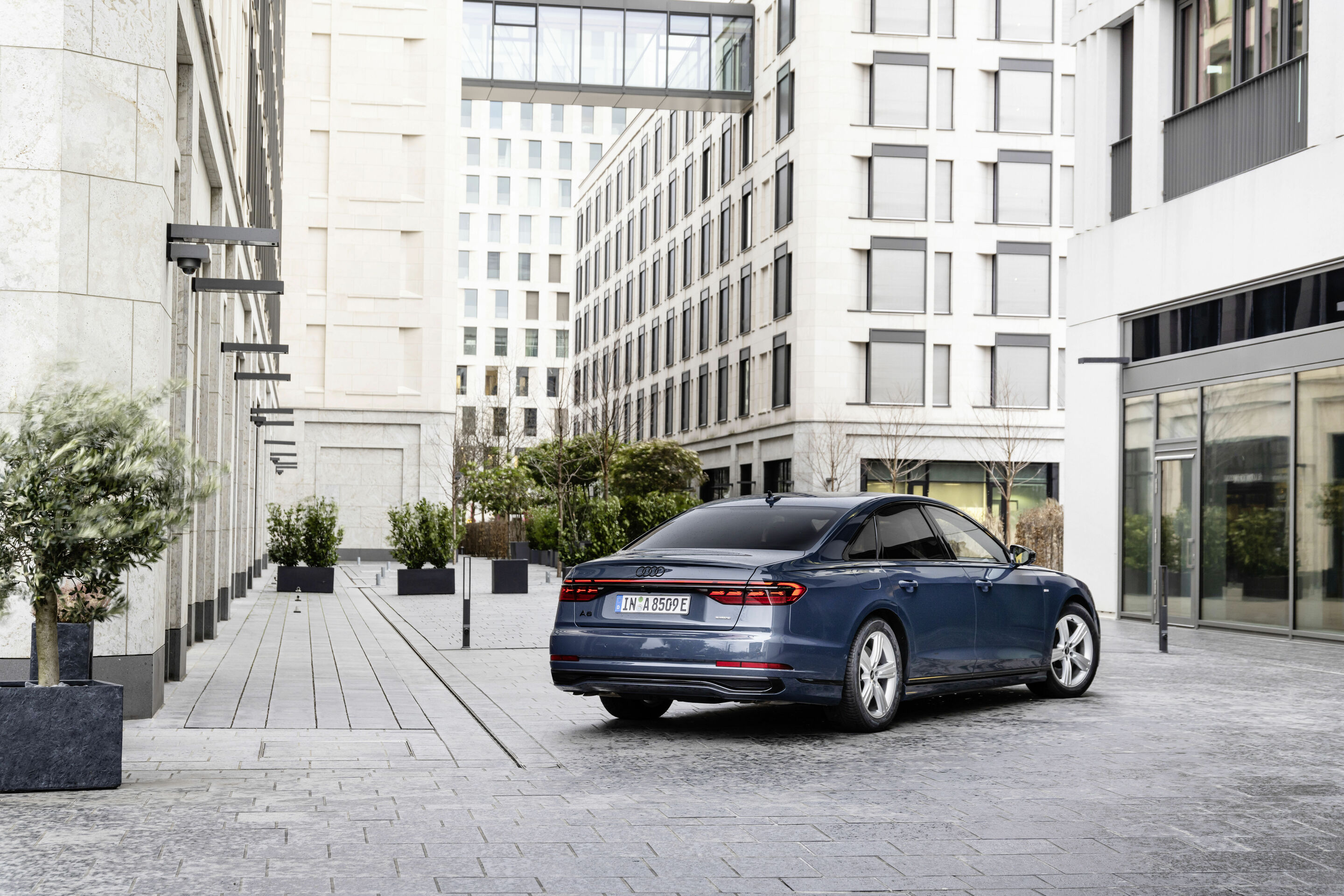 Audi A8 TFSI e - Standaufnahme,
Farbe: Plasmablau