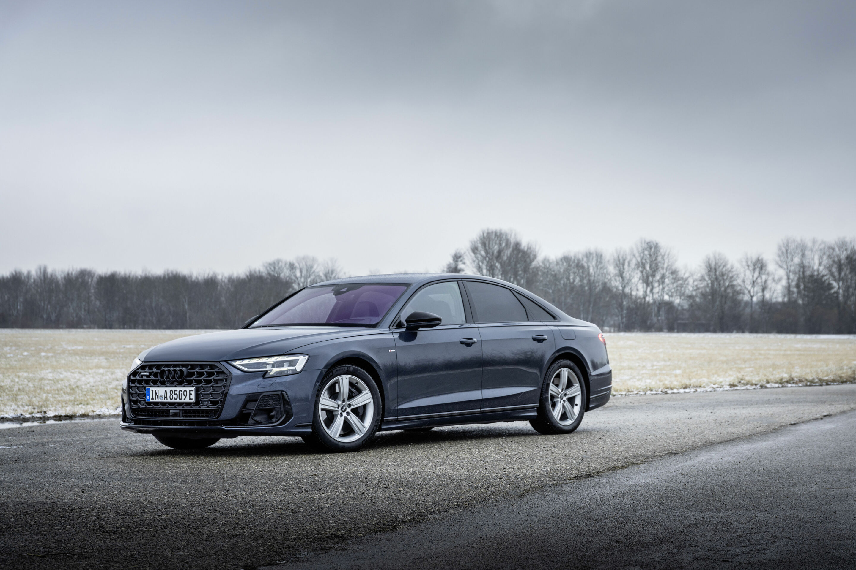 Audi A8 TFSI e - Standaufnahme,
Farbe: Plasmablau