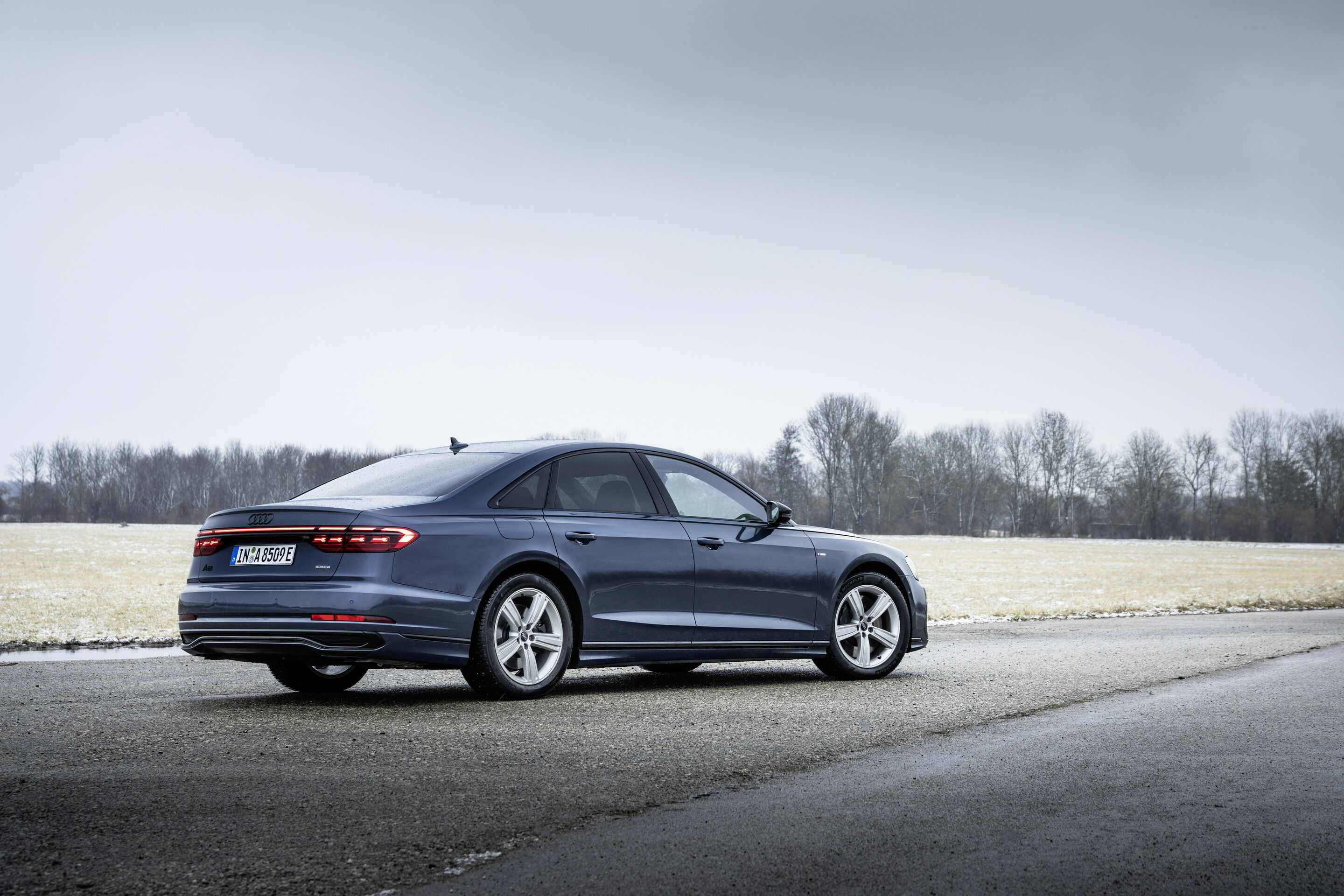 Audi A8 TFSI e - Standaufnahme,
Farbe: Plasmablau