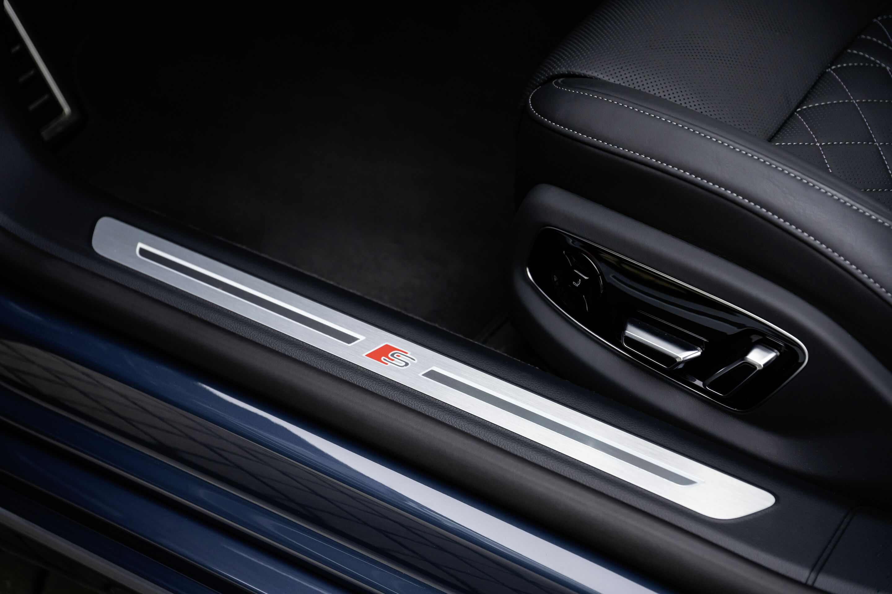 Audi A8 TFSI e - Detail,
Color: Plasma blue