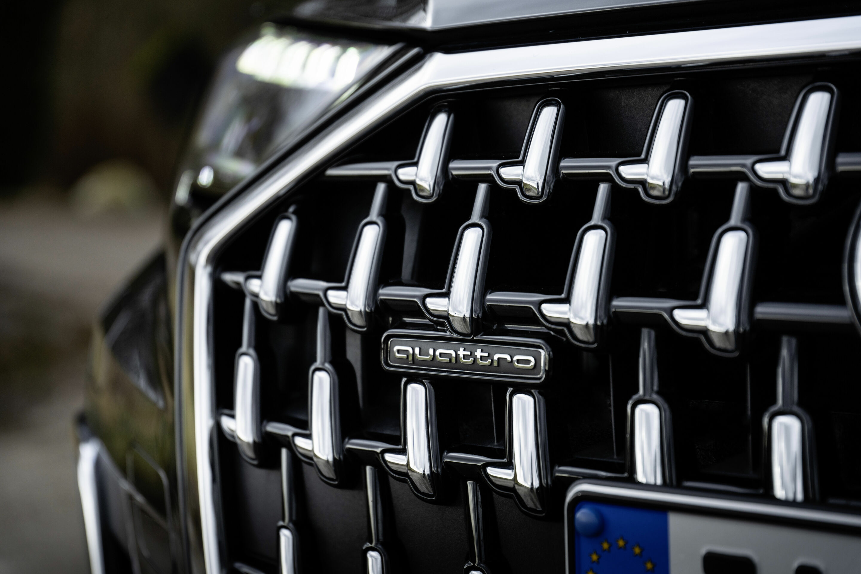 Audi A8 L TFSI e - Detail,
Color: Vesuvius grey