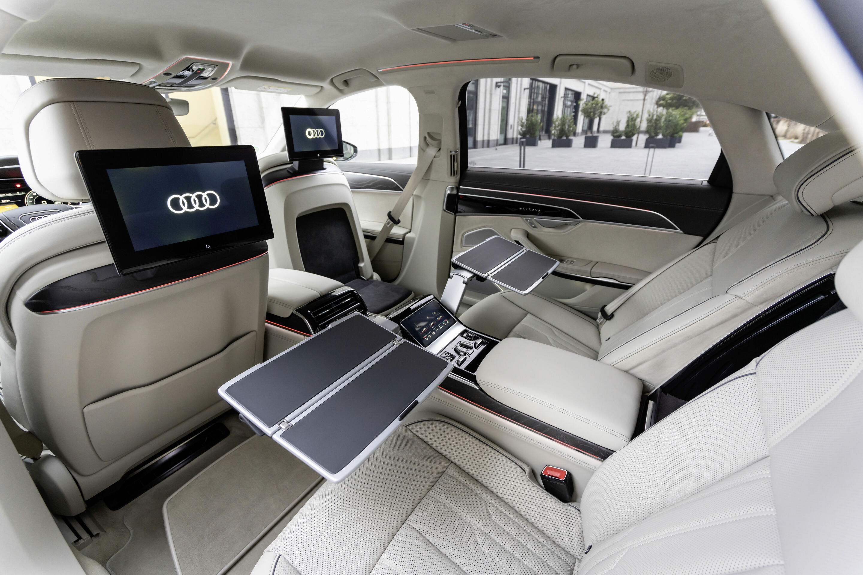 Audi A8 L TFSI e - Interior