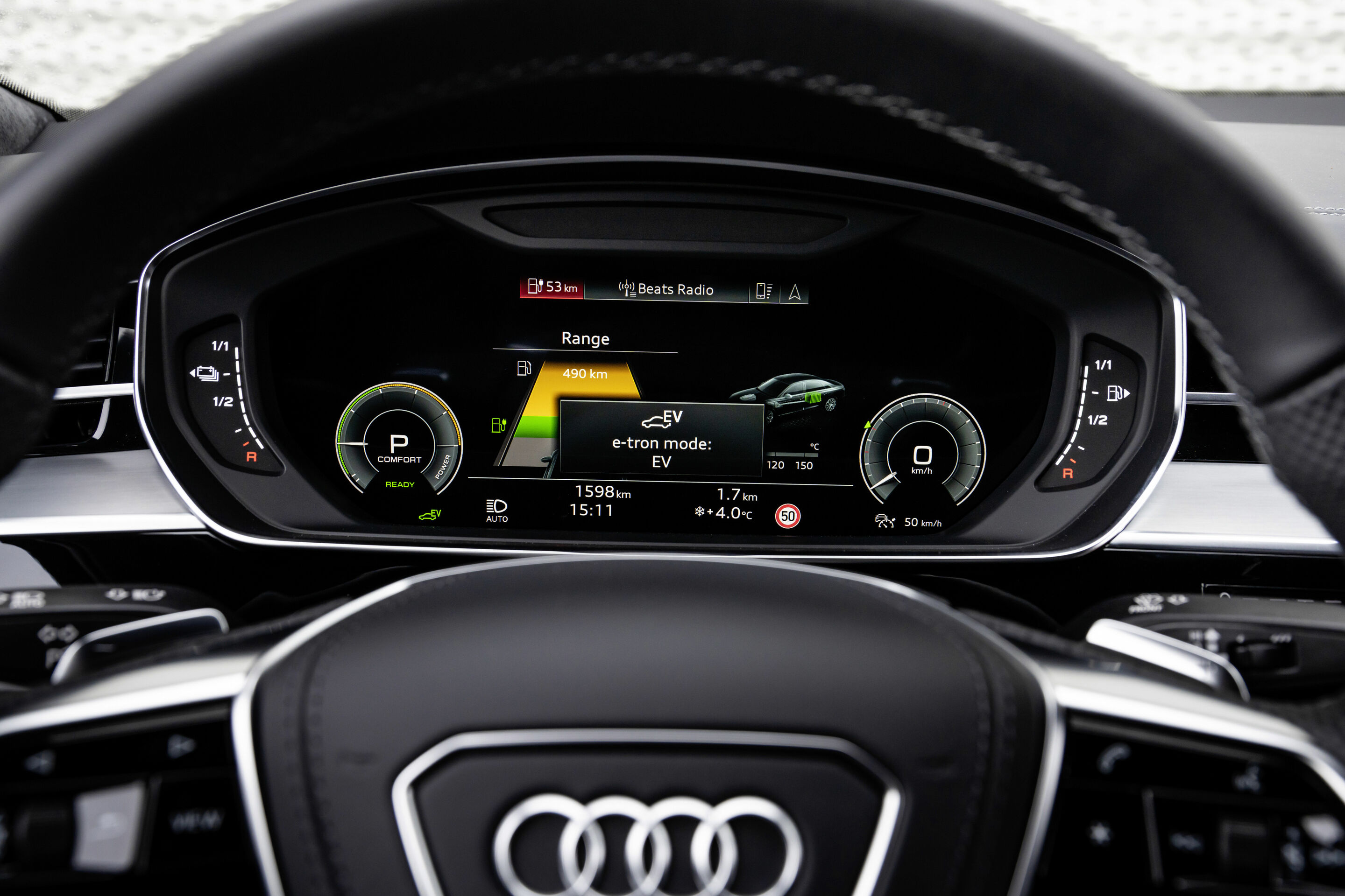 Audi A8 L TFSI e - Cockpit