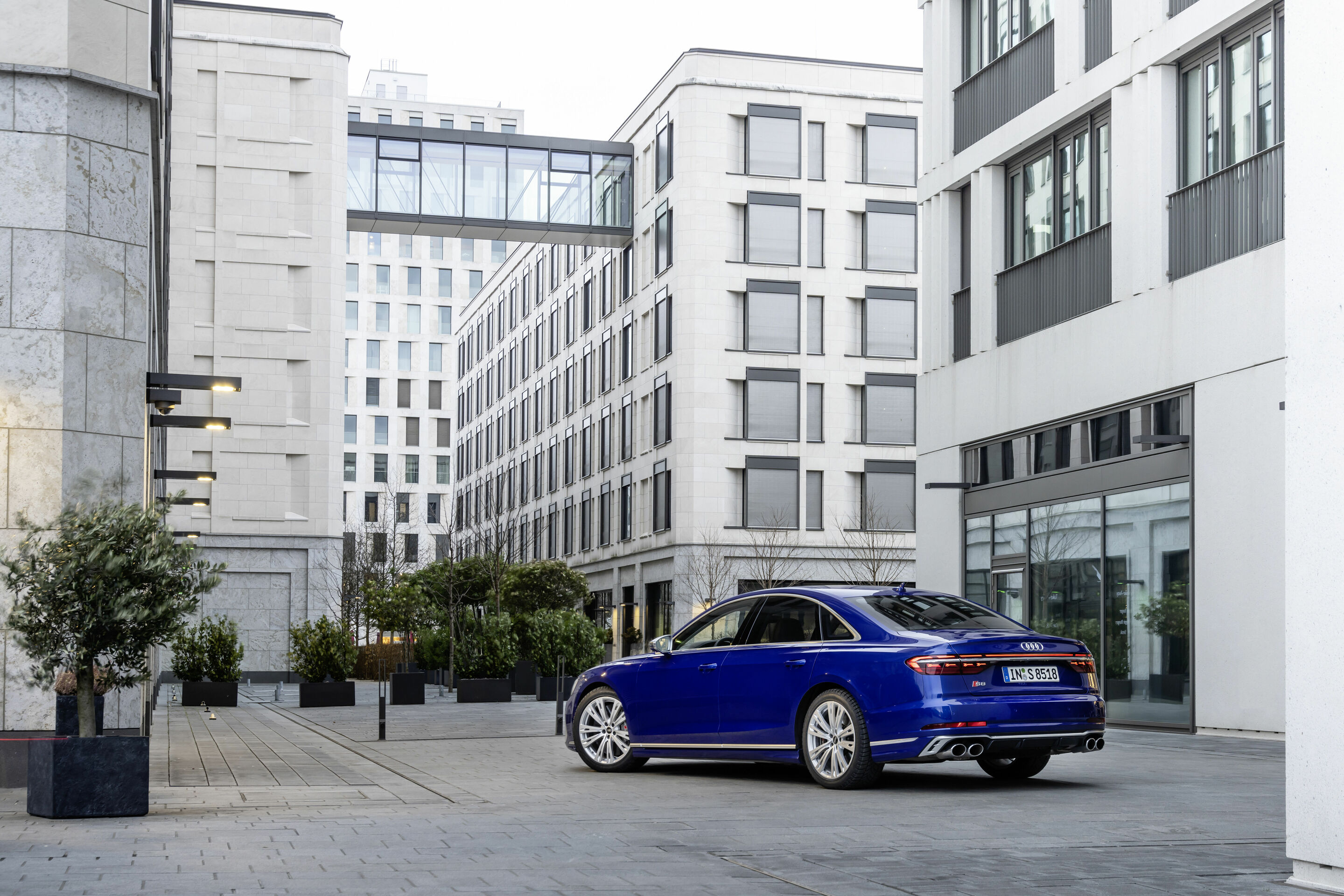 Audi S8 - Standaufnahme,
Farbe: Ultrablau