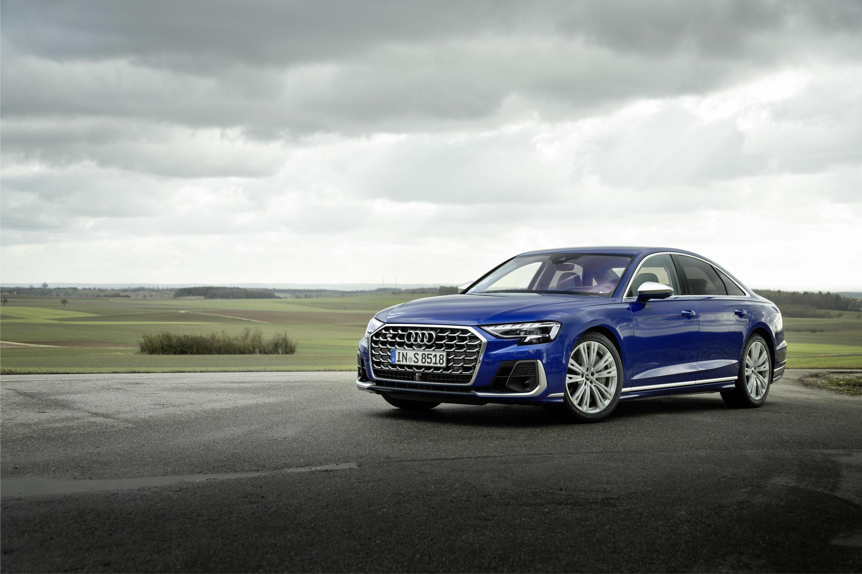 Audi S8 - Standaufnahme,
Farbe: Ultrablau