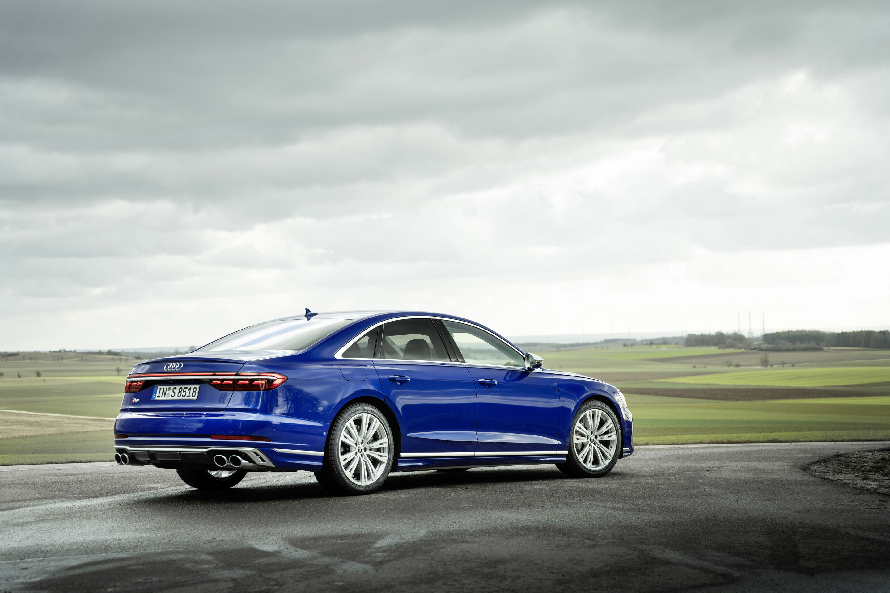 Audi S8 - Standaufnahme,
Farbe: Ultrablau
