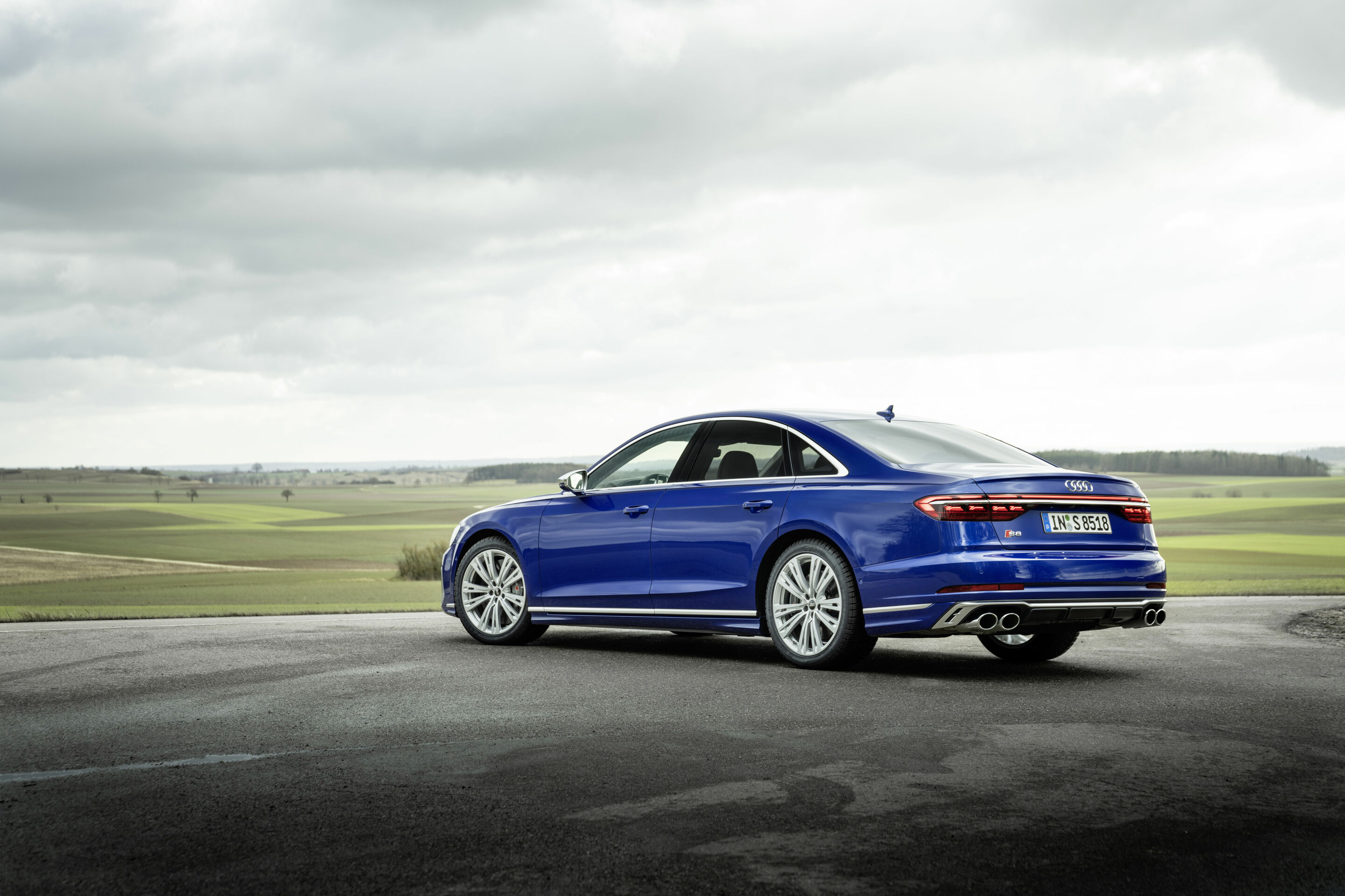 Audi S8 - Standaufnahme,
Farbe: Ultrablau