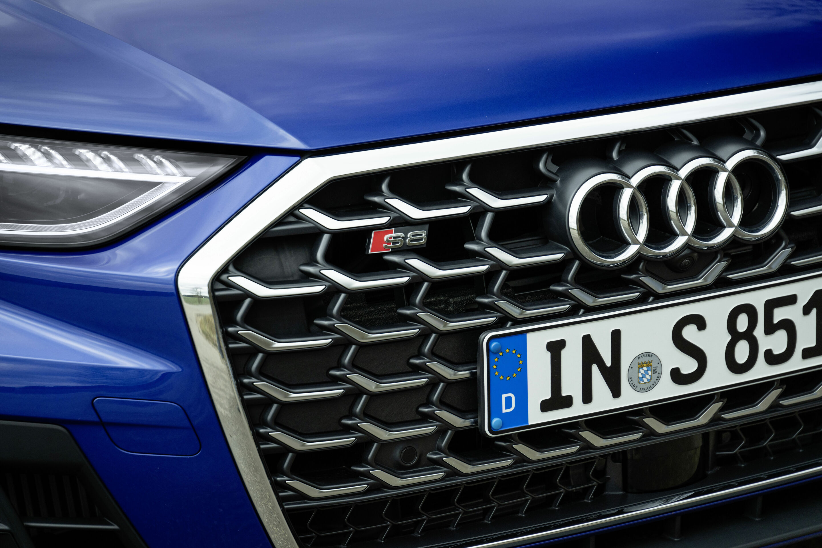 Audi S8 - Detail,
Farbe: Ultrablau