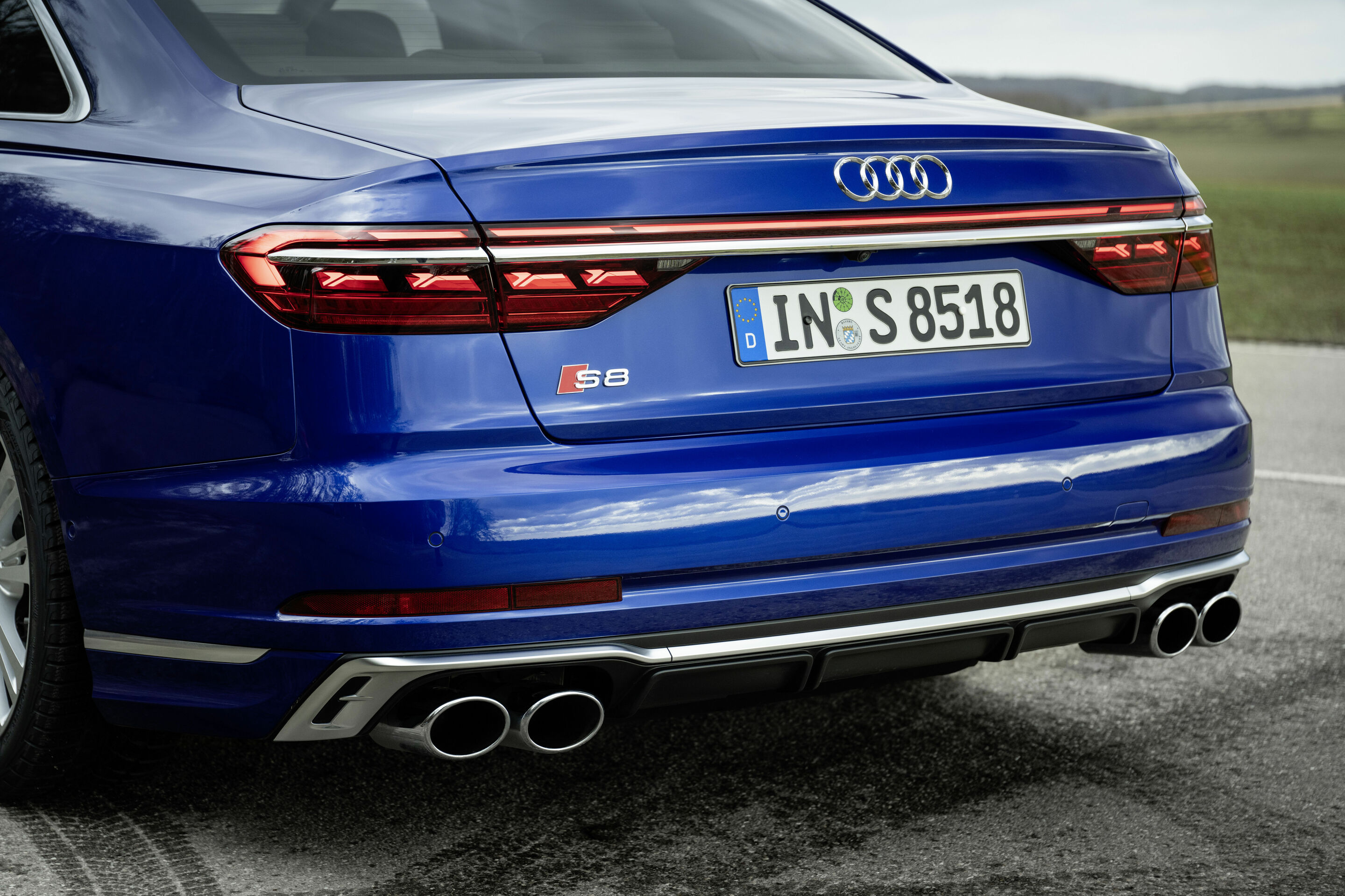 Audi S8 - Standaufnahme,
Farbe: Ultrablau